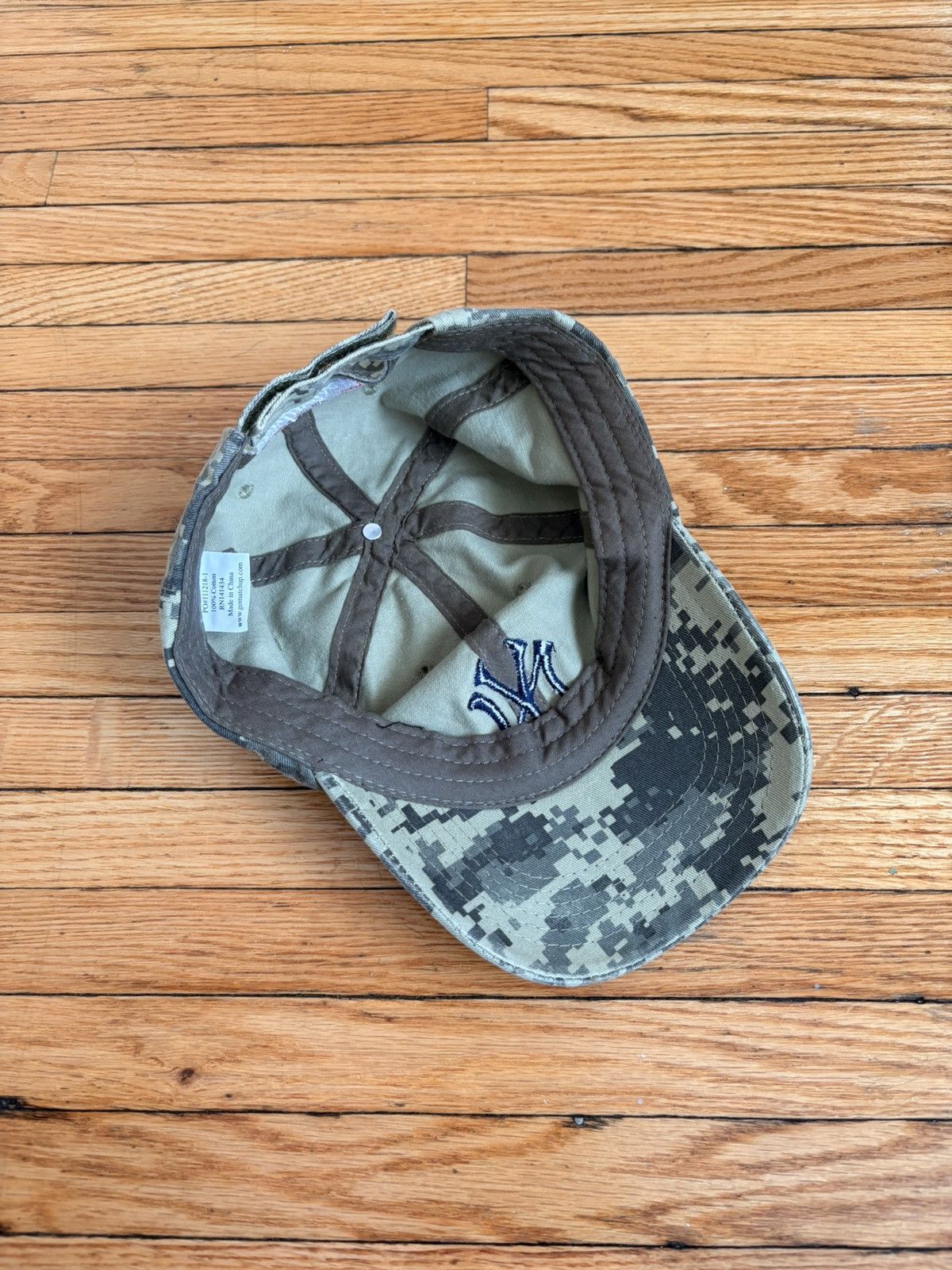 New York Yankees Vintage New York Yankees Digicamo Strapback Size ONE SIZE - 6 Thumbnail