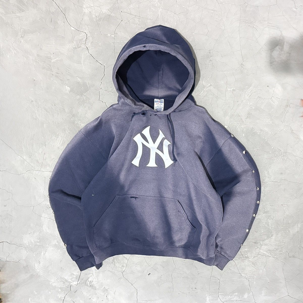 New York Yankees 2000s Sunfaded New York Yankees Studed Hoodie Size US M / EU 48-50 / 2 - 1 Thumbnail