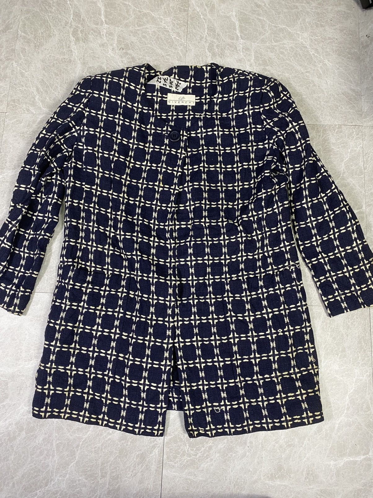 Givenchy Givenchy life size m 3302 Size M / US 6-8 / IT 42-44 - 1 Thumbnail
