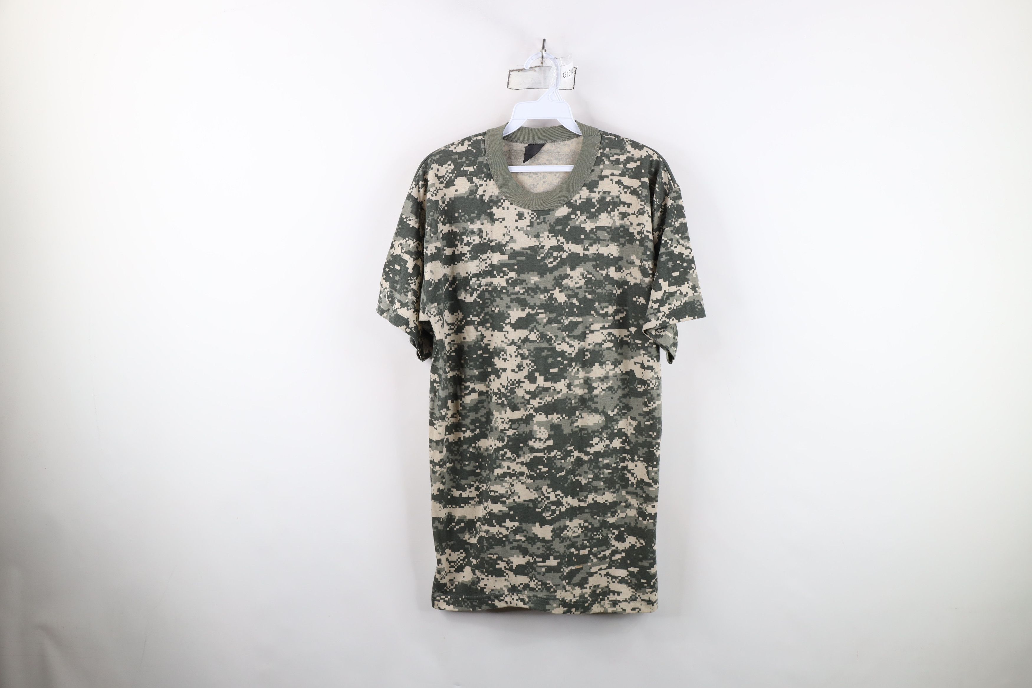 Vintage Vintage 90s Streetwear Digi Camouflage T-Shirt USA Size US L / EU 52-54 / 3 - 1 Thumbnail