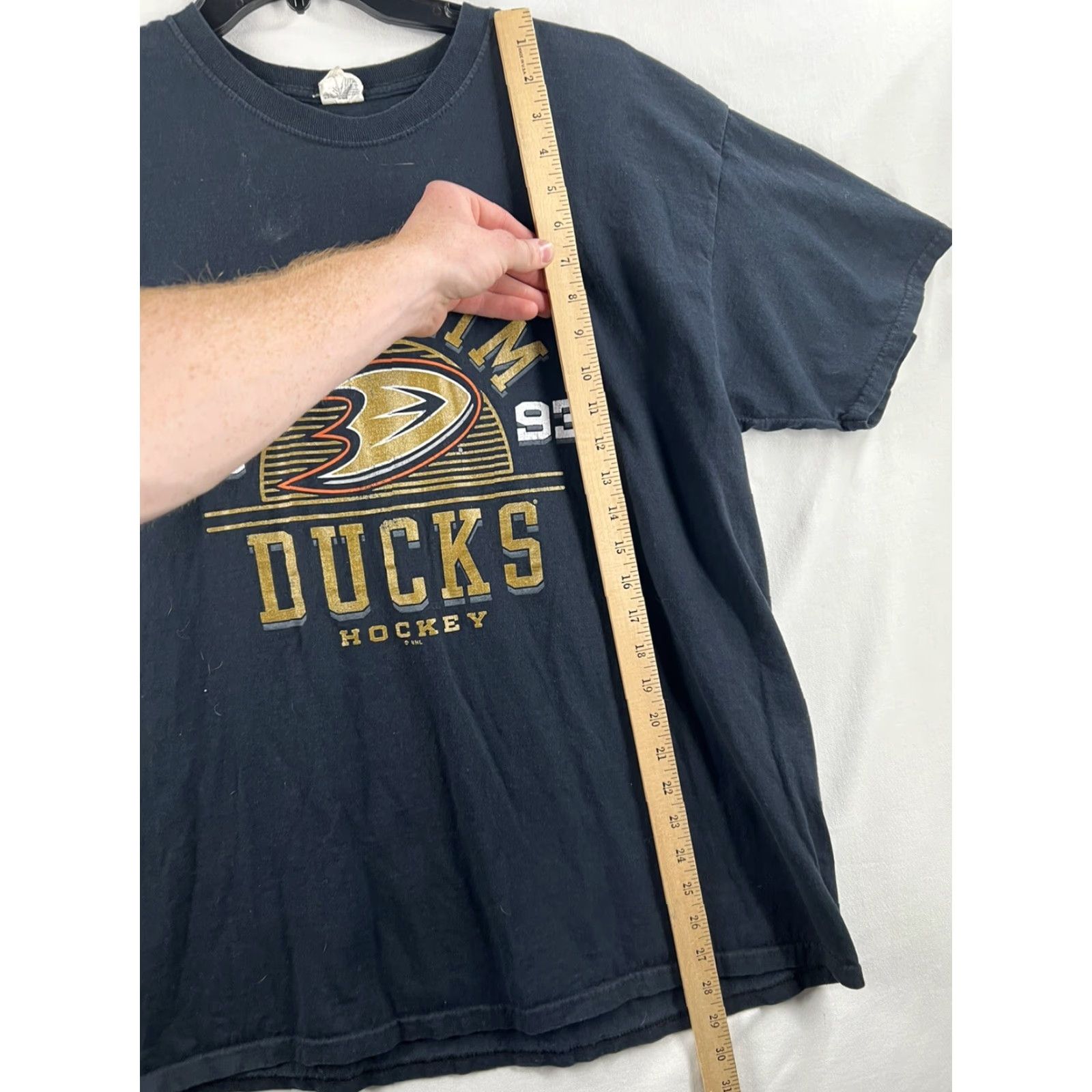 Jerzees VINTAGE Jerzees Anaheim Ducks T-Shirt NHL 1993 Short Sleeve Mens XL Black Logo 80s 90s Men T-Shirt Hers? Size US XL / EU 56 / 4 - 4 Thumbnail