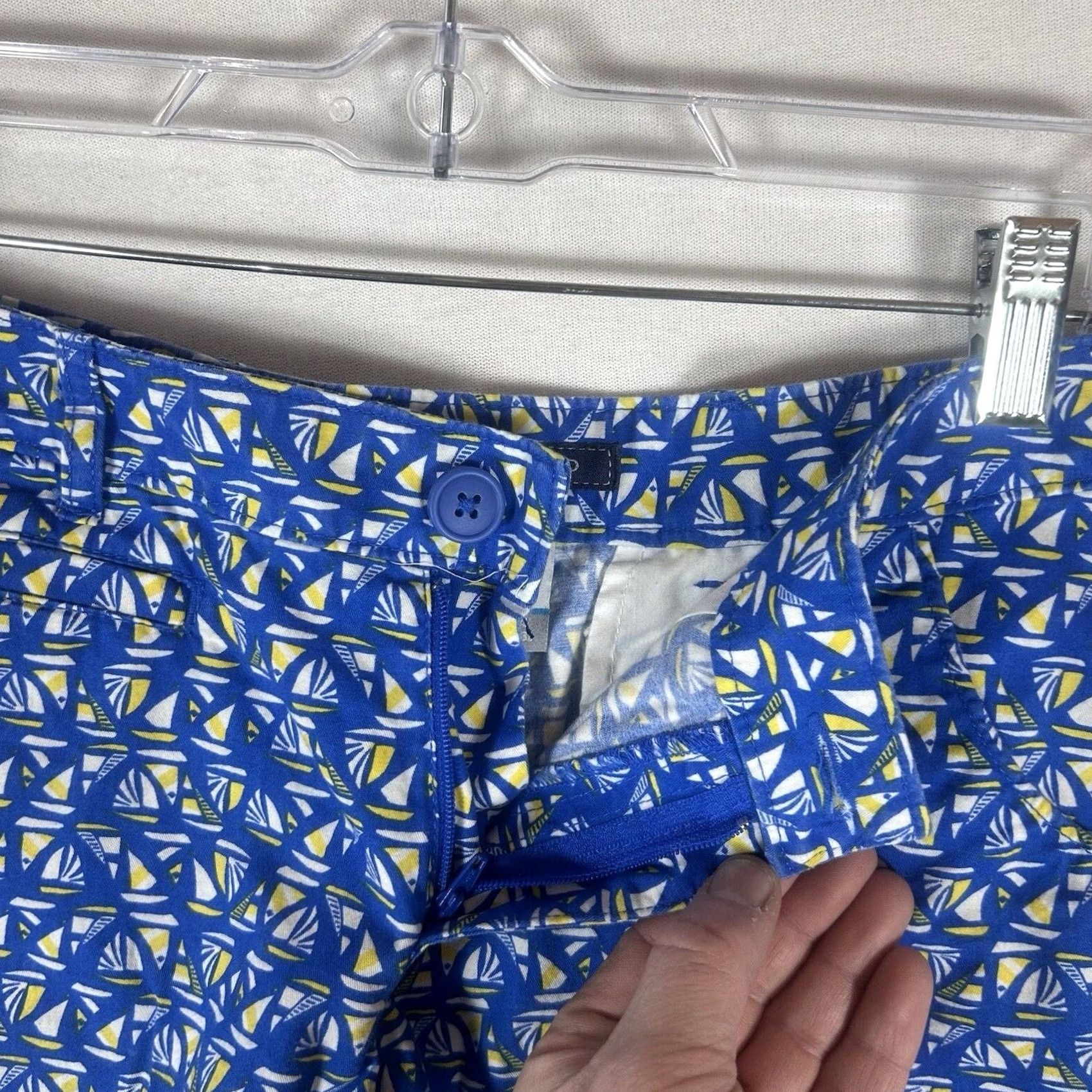 Vintage Columbia Bermuda Shorts Womens 4 Blue Casual Hiking Abstract 3" Bermuda Pants Womens Regular 3" Blue Size 27" / US 4 / IT 40 - 2 Thumbnail