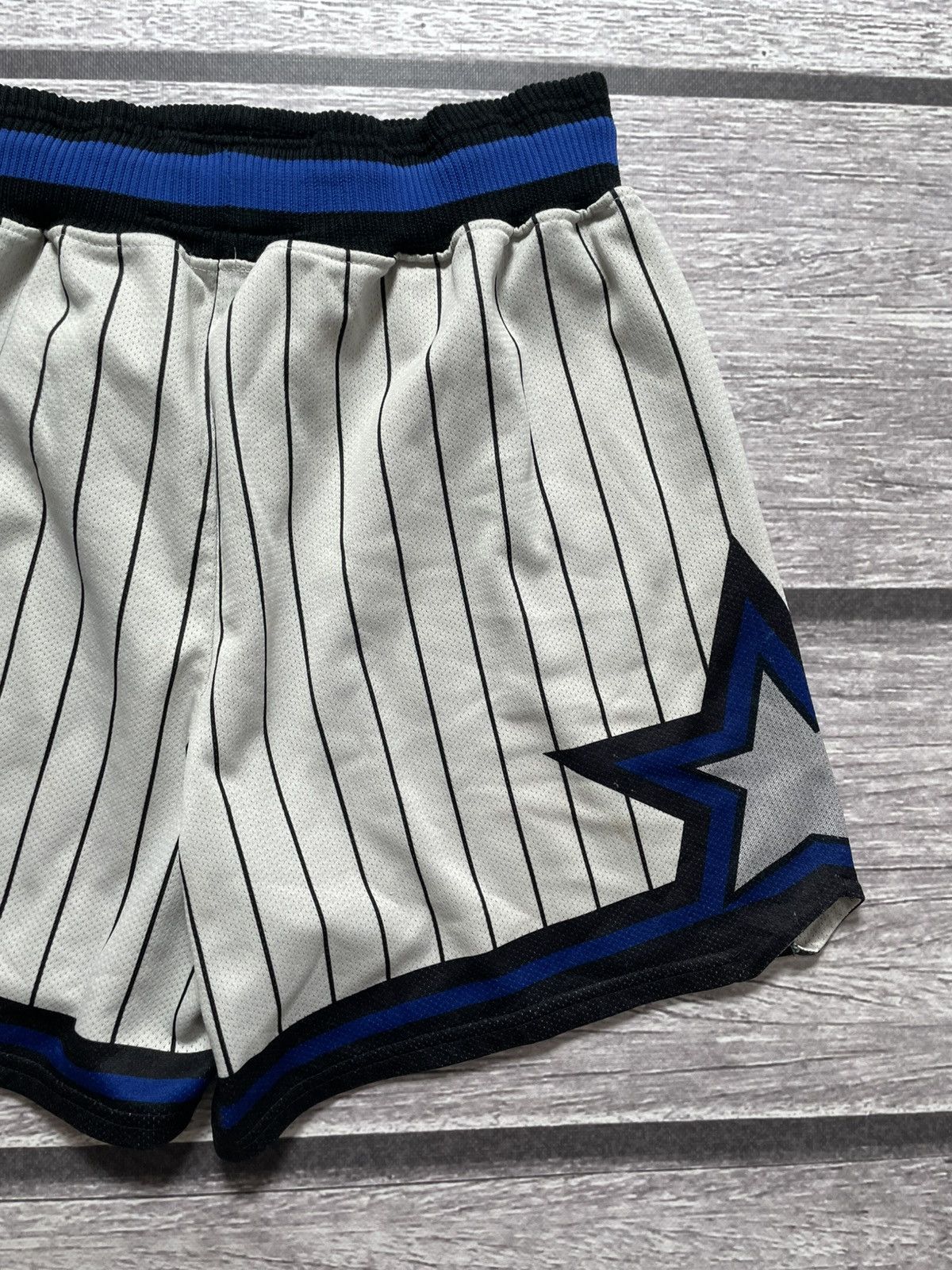 Champion Vintage Champion USA Orlando Magic NBA basketball shorts Size US 32 / EU 48 - 7 Thumbnail
