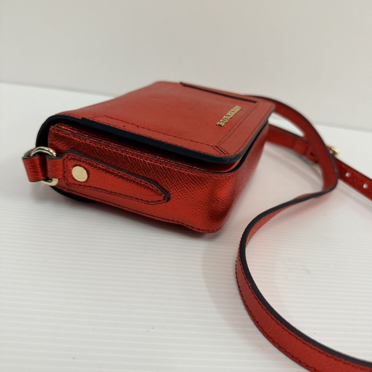 Burberry Burberry Leather Red Slingbag Size ONE SIZE - 6 Thumbnail