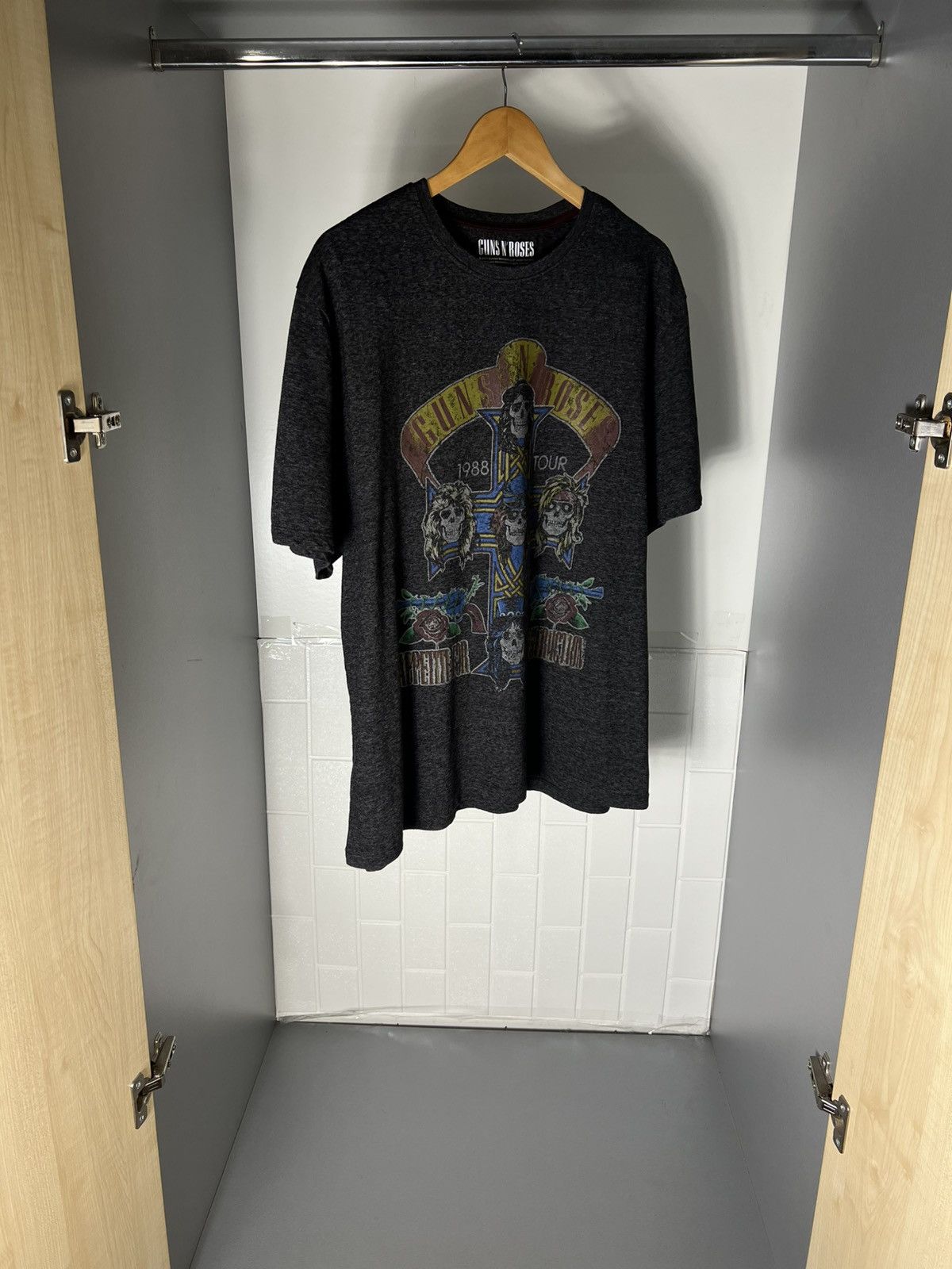 Band Tees VINTAGE GUNS N ROSES WORLD TOUR ROCK T-SHIRT METAL Y2K 90s Size US XXL / EU 58 / 5 - 4 Thumbnail
