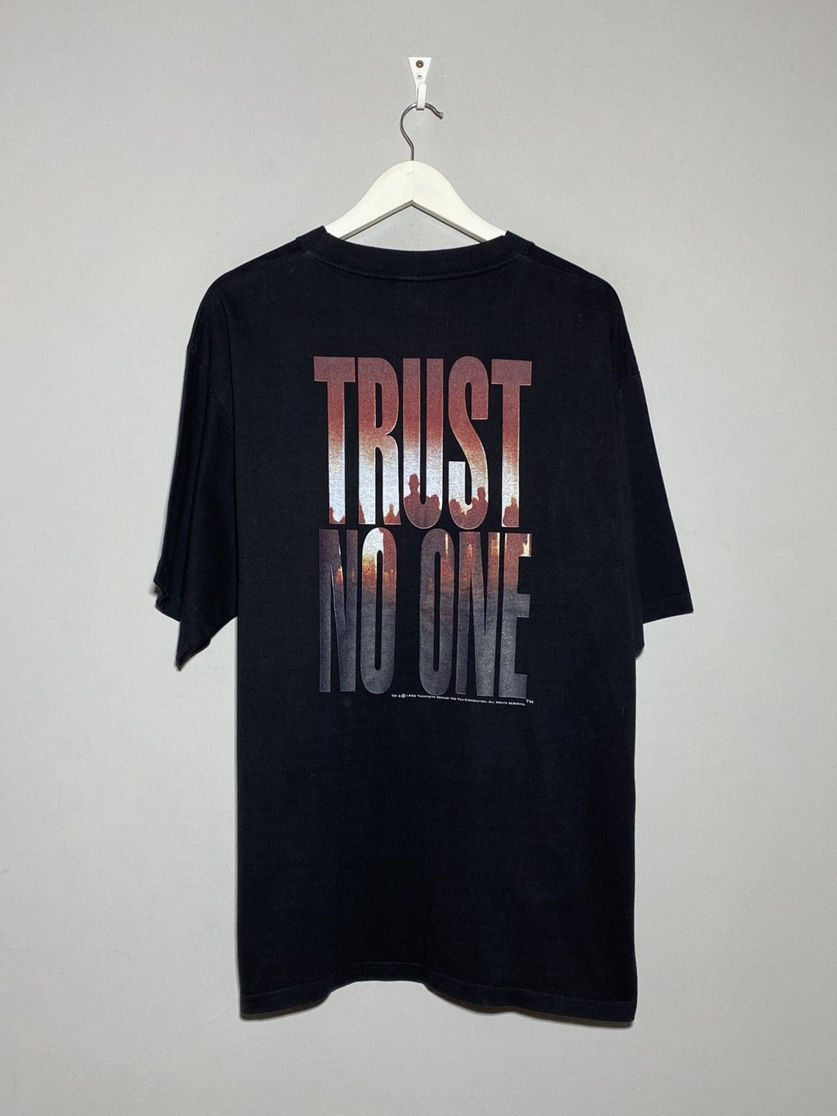 Other Vintage 1995 The X Files Trust No One Movie T-shirt Size US XL / EU 56 / 4 - 1 Thumbnail