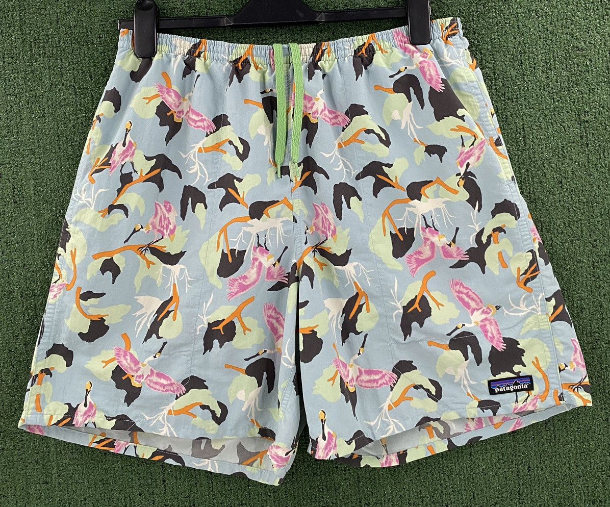 Patagonia Patagonia Baggies Flying Cranes Birds Paradise Lined Shorts Size US 38 / EU 54 - 1 Thumbnail