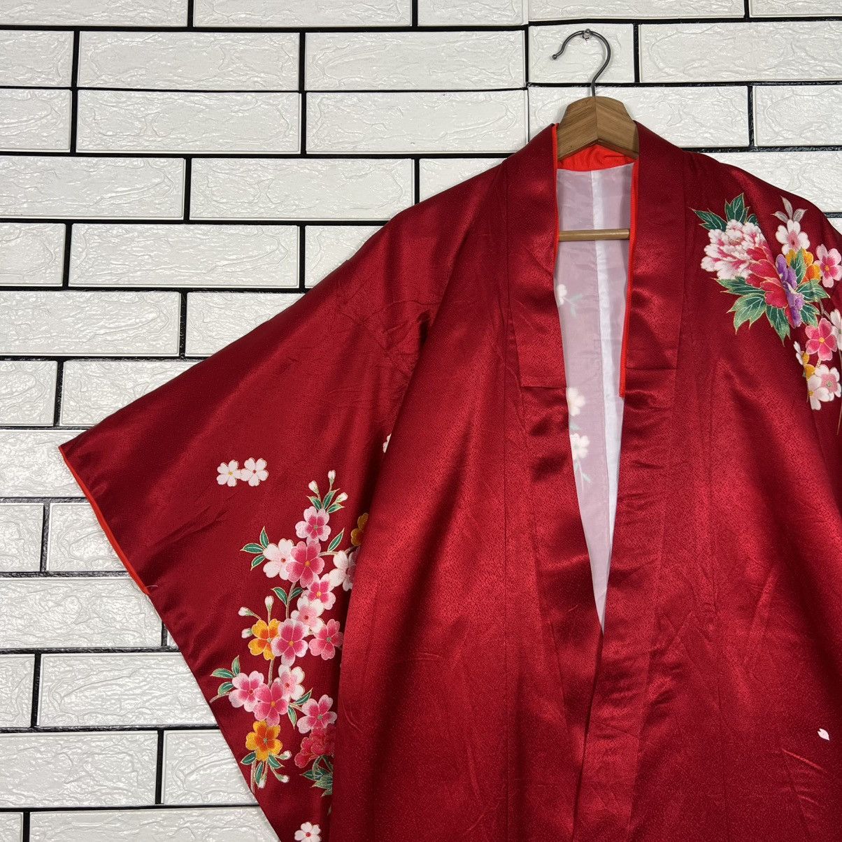 Japanese Brand Embroidered Gosho Guruma Sakura Floral Kimono #4151-C190 Size ONE SIZE - 5 Thumbnail