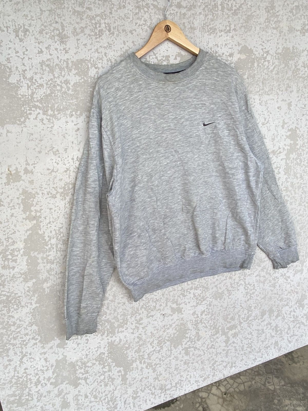 Other Vintage Nike Small Embroidered Crewneck Sweatshirt Gray Size US L / EU 52-54 / 3 - 3 Thumbnail