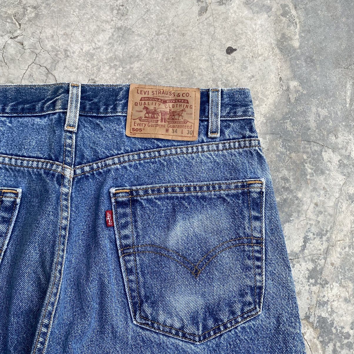 Levi's Vintage Clothing 2001 Levis Lot 505 distressed jeans LV001 Size US 34 / EU 50 - 8 Thumbnail