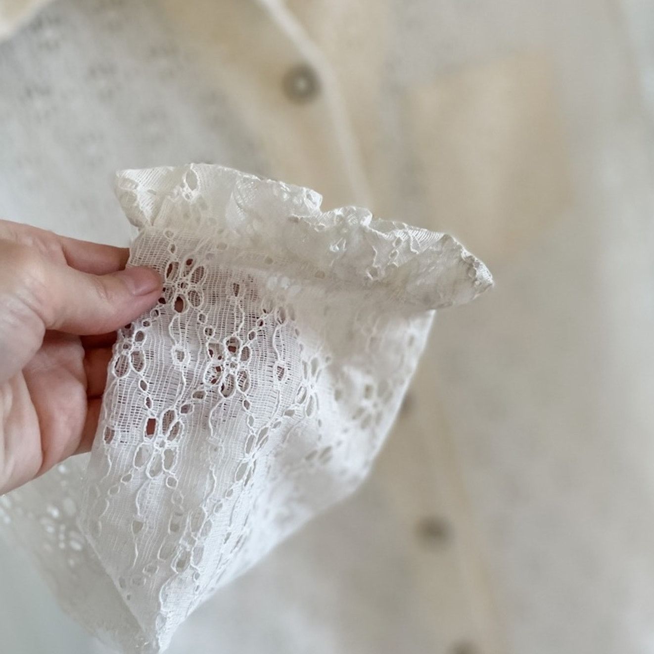 Vintage Vintage 70s Daisy lace ruffle hem wide collar blouse M Size M / US 6-8 / IT 42-44 - 6 Thumbnail