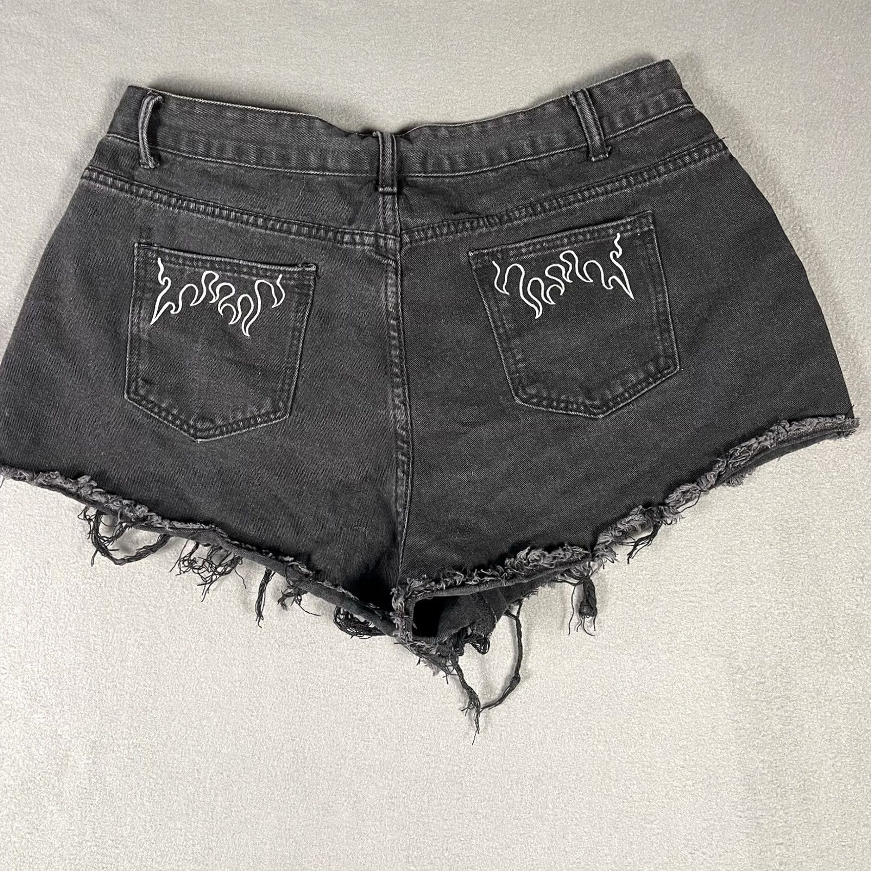 Shein VINTAGE Shein Black Denim Women’s Shorts XL 1XL Embroidered Flames Distressed Slim? (adjusted) Size 40" / US 18 - 2 Thumbnail