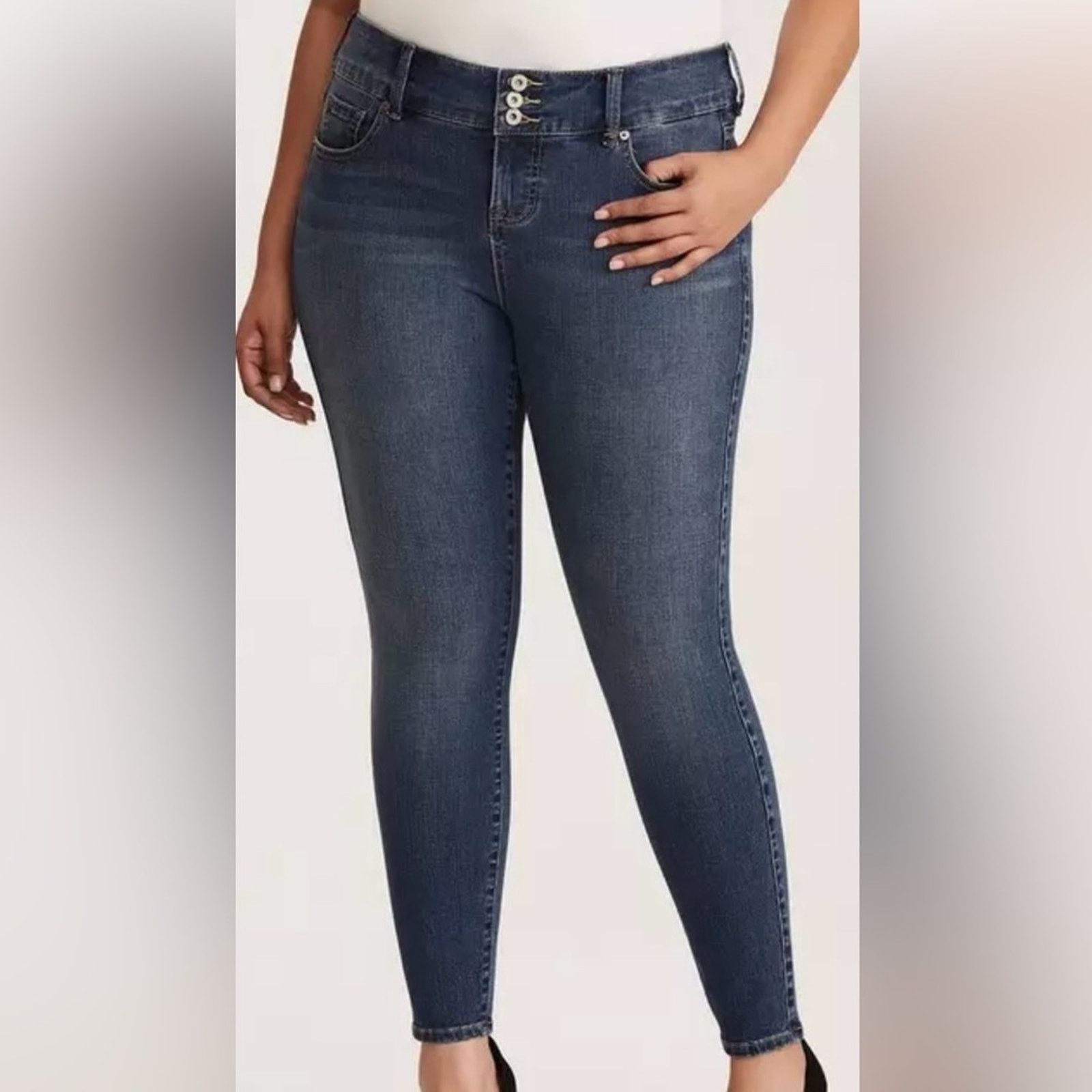 The Unbranded Brand Torrid Premimum Ultimate Stretch Jegging jeans, size 18R. Size 40" / US 18 - 2 Thumbnail