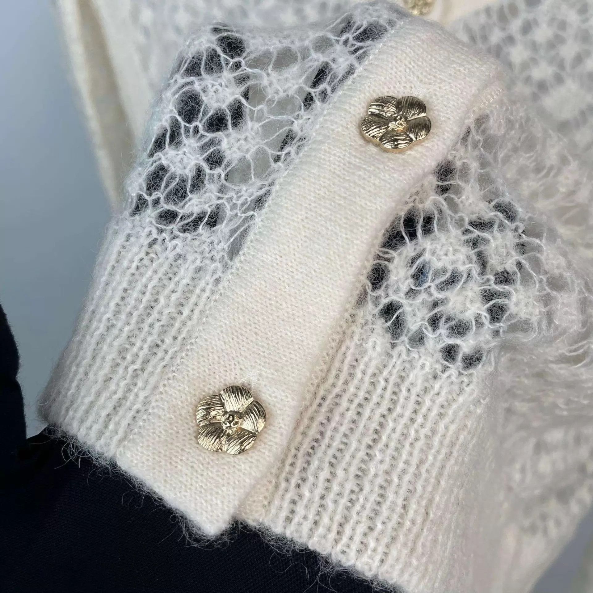 Chanel Chanel Knit Cardi Puff Ruffled Camellia Button 40 Size M / US 6-8 / IT 42-44 - 4 Thumbnail