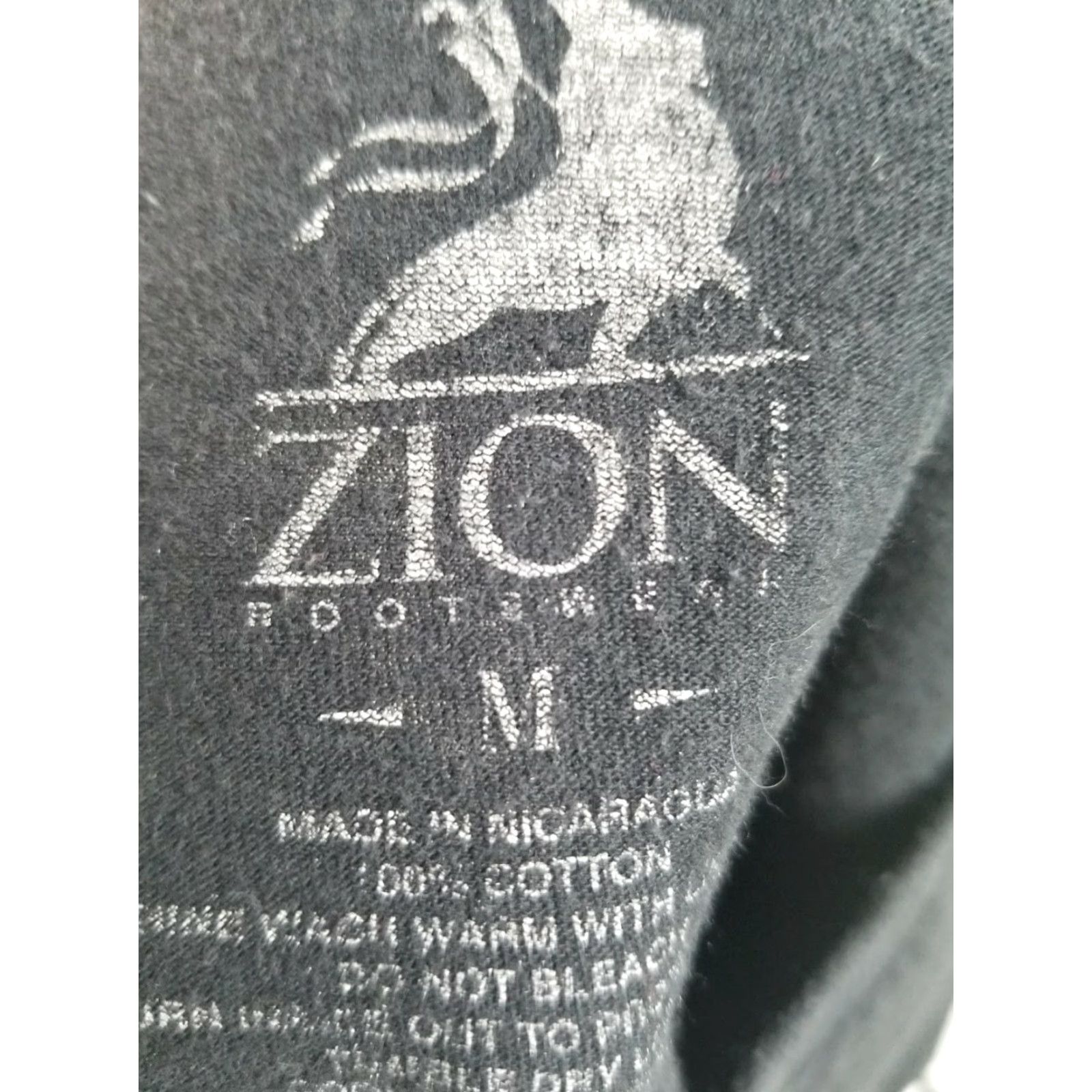 Vintage VINTAGE Johnny Cash Man in Black Distressed Graphic T-Shirt Mens M Black Short Sleeve Graphic Tee Johnny Cash Zion Soldier 90s Theme Mens Size US M / EU 48-50 / 2 - 5 Thumbnail