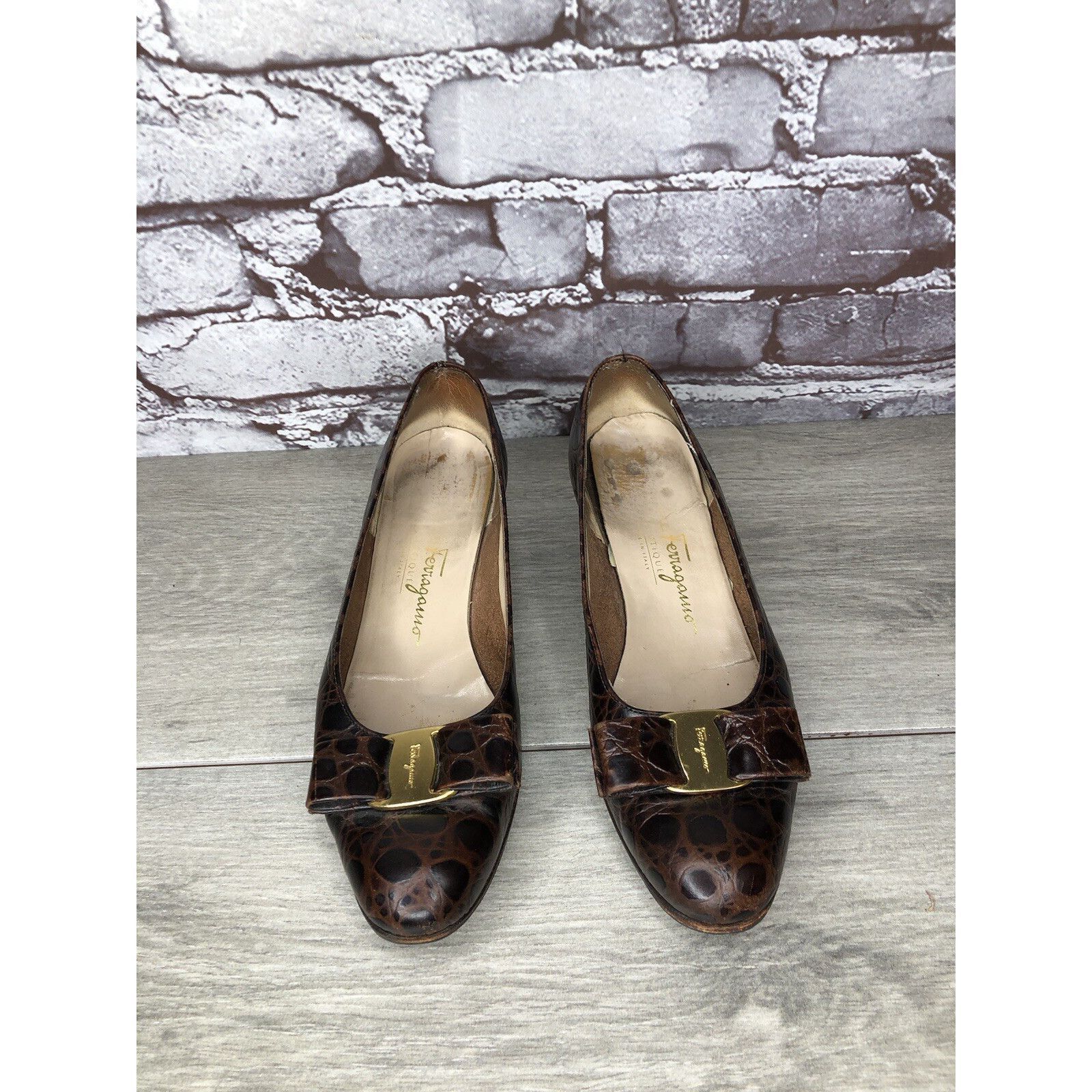 Salvatore Ferragamo Salvatore Ferragamo Vara Brown Leather Croc Embossed Bow Hee Size US 5.5 / IT 35.5 - 18 Thumbnail