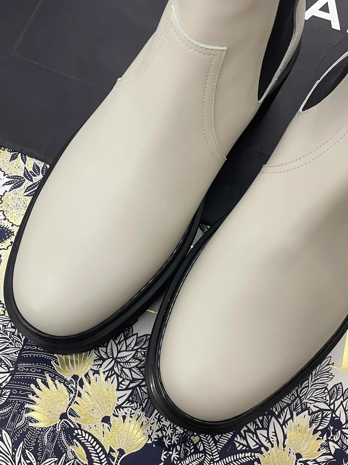 Hermes Hermes Black & White Color Blocked Chelsea Boots EU 38 Size US 7.5 / IT 37.5 - 4 Thumbnail