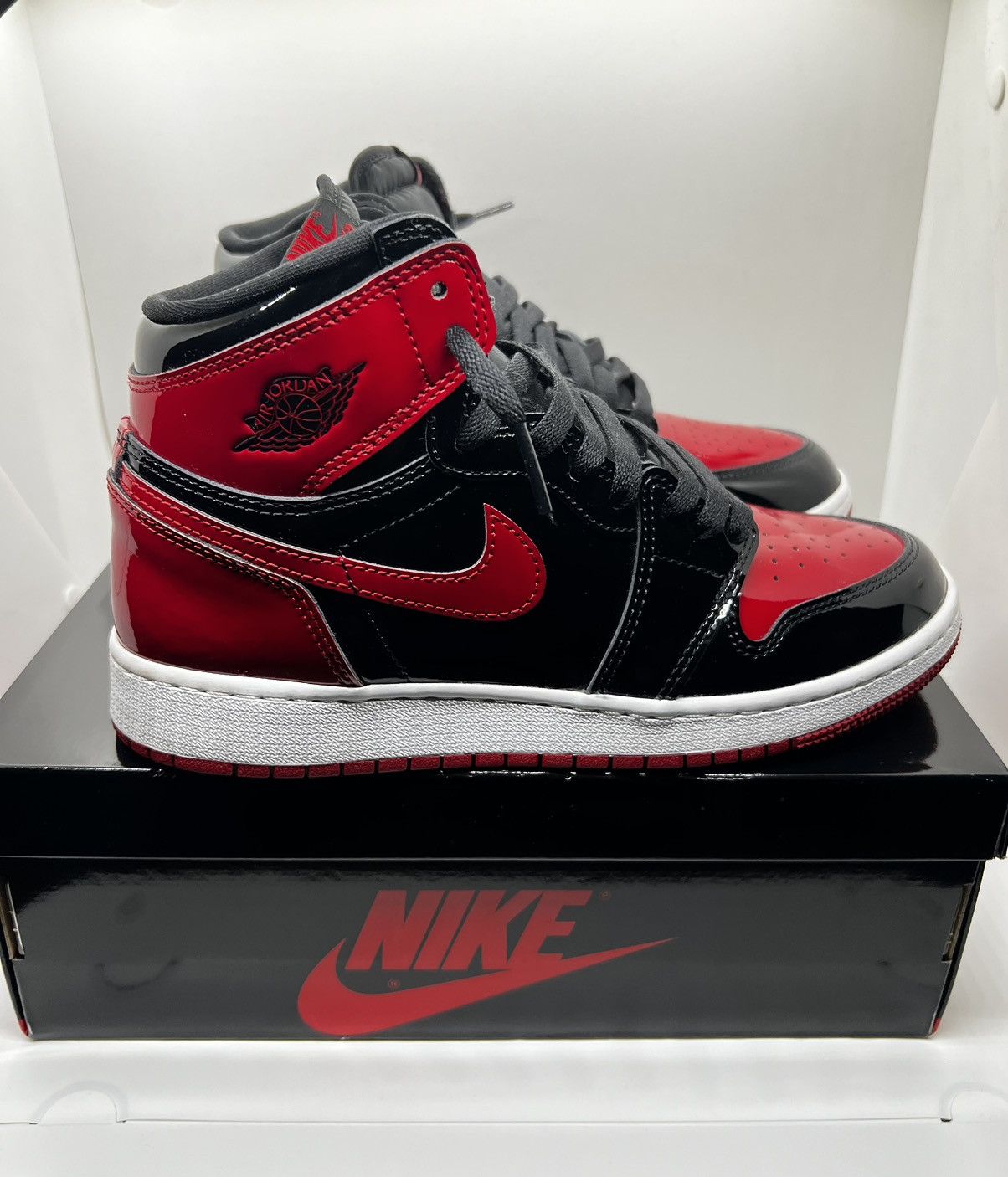 Jordan Brand × Nike Air Jordan 1 Retro High OG Patent Bred (GS) Size US 7 / EU 40 - 3 Thumbnail