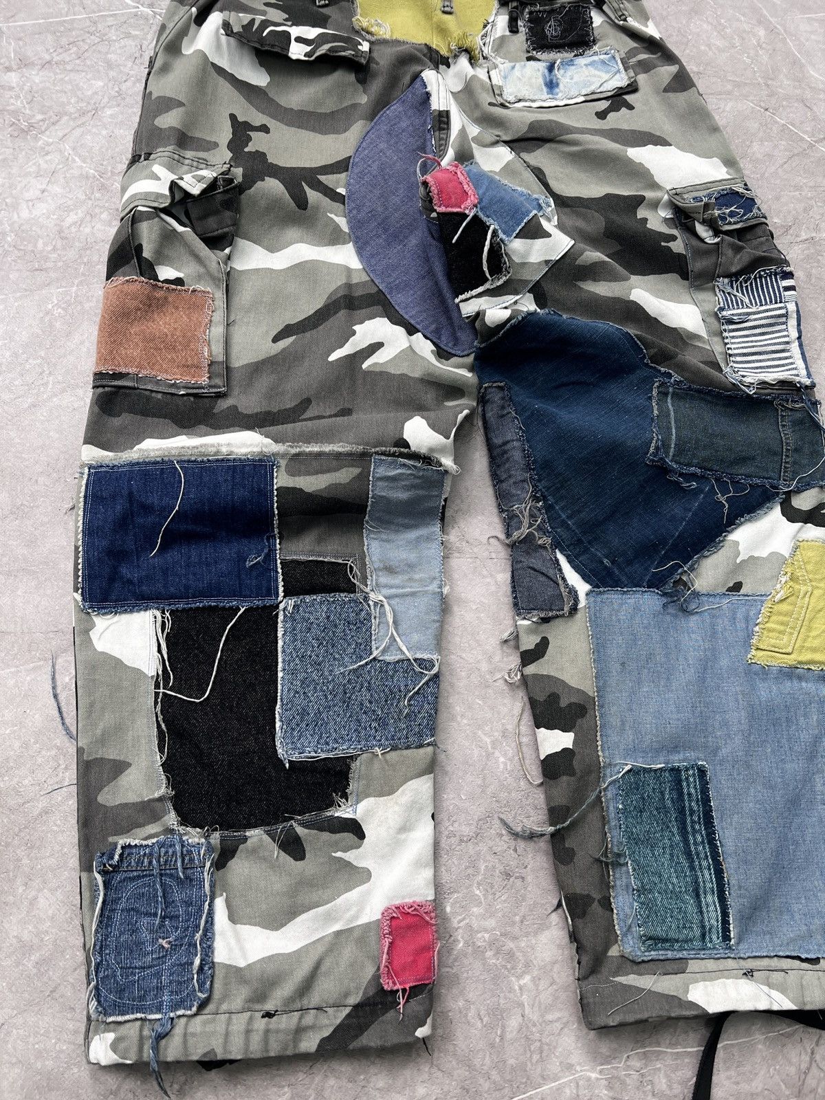 Japanese Brand VINTAGE MILITARY CUSTOM PATCHWORK JAPANESE BAGGY CARGO PANTS Size US 34 / EU 50 - 12 Thumbnail