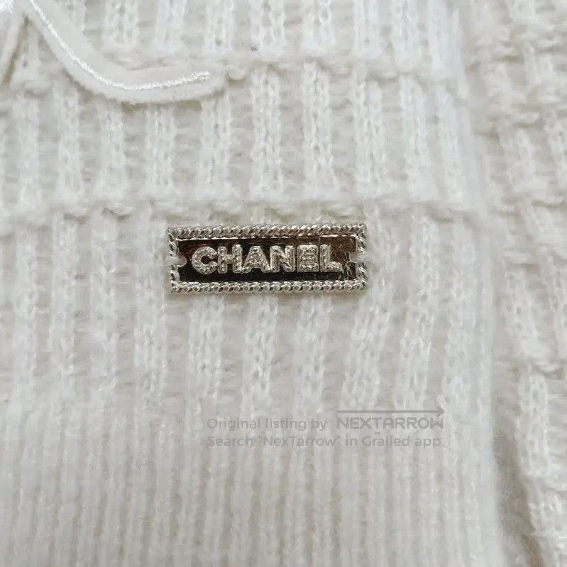 Chanel Chanel Cream Wool Sweater with Floral Embellishments . Size S / US 4 / IT 40 - 3 Thumbnail