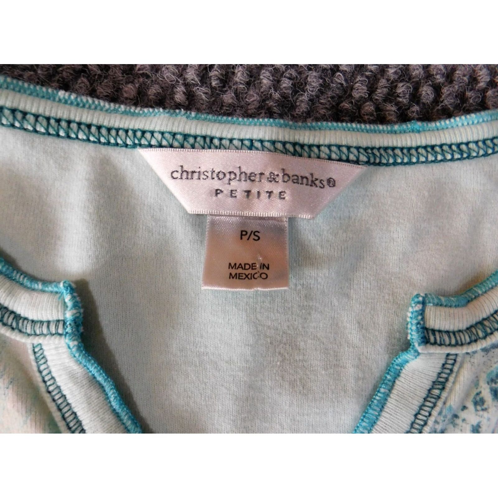 Vintage Christopher & Banks Womens Blouse PS Petites blue graphic Top classic pullover Size S / US 4 / IT 40 - 4 Thumbnail