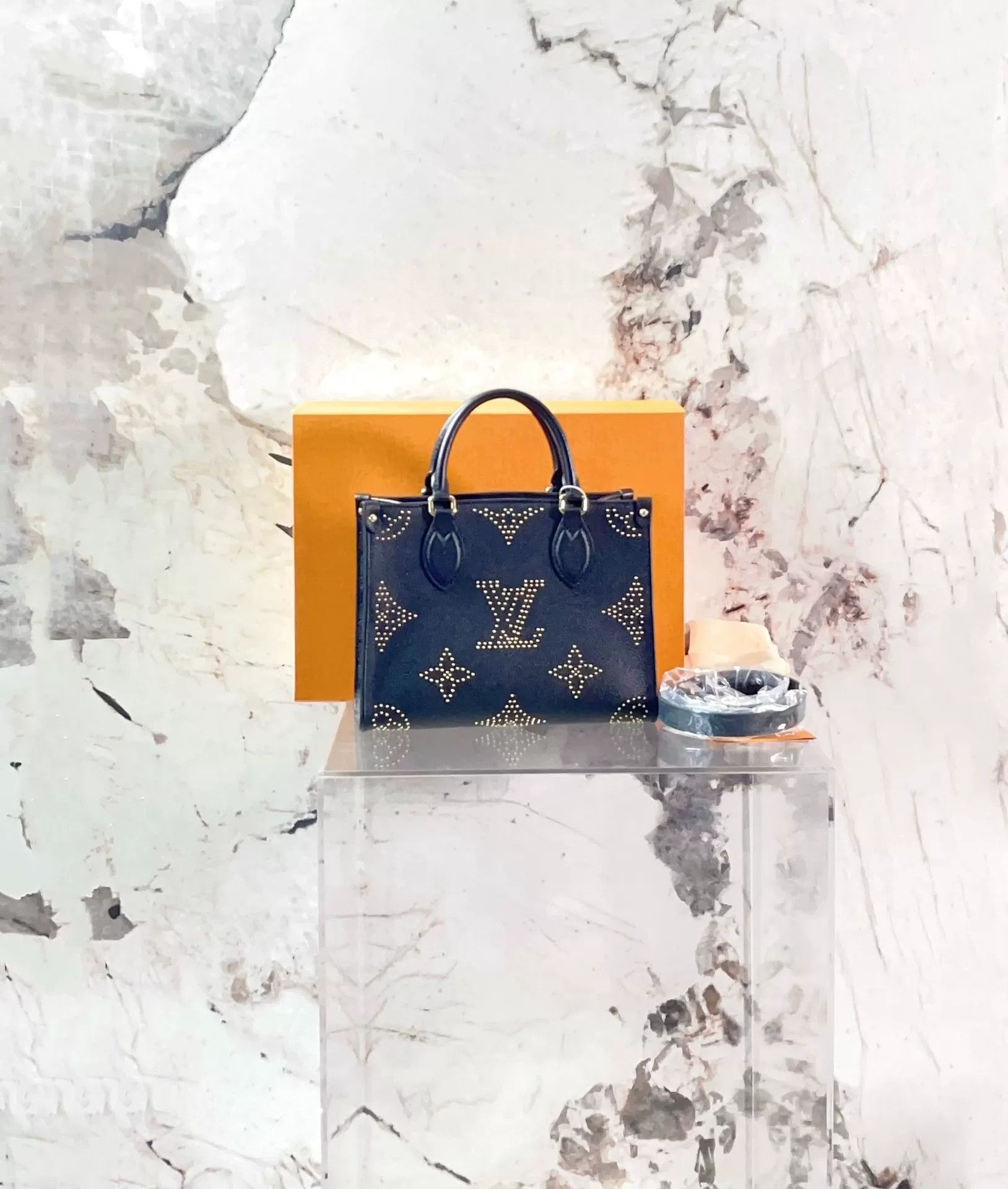 Louis Vuitton Pre-loved Bag Very good condition Size ONE SIZE - 1 Thumbnail