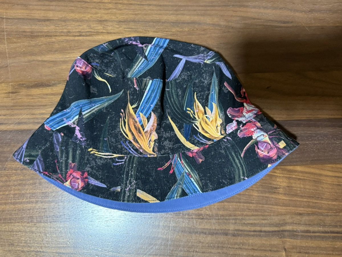 Lululemon Lululemon Reversible Bucket Hat Crusher Size M/L Blue Floral Size ONE SIZE - 7 Thumbnail