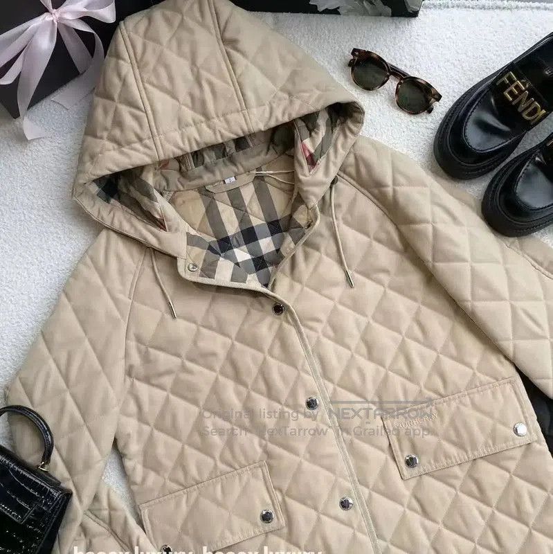 Burberry Burberry Khaki Quilted Cotton Women's Jacket. Size S / US 4 / IT 40 - 4 Thumbnail