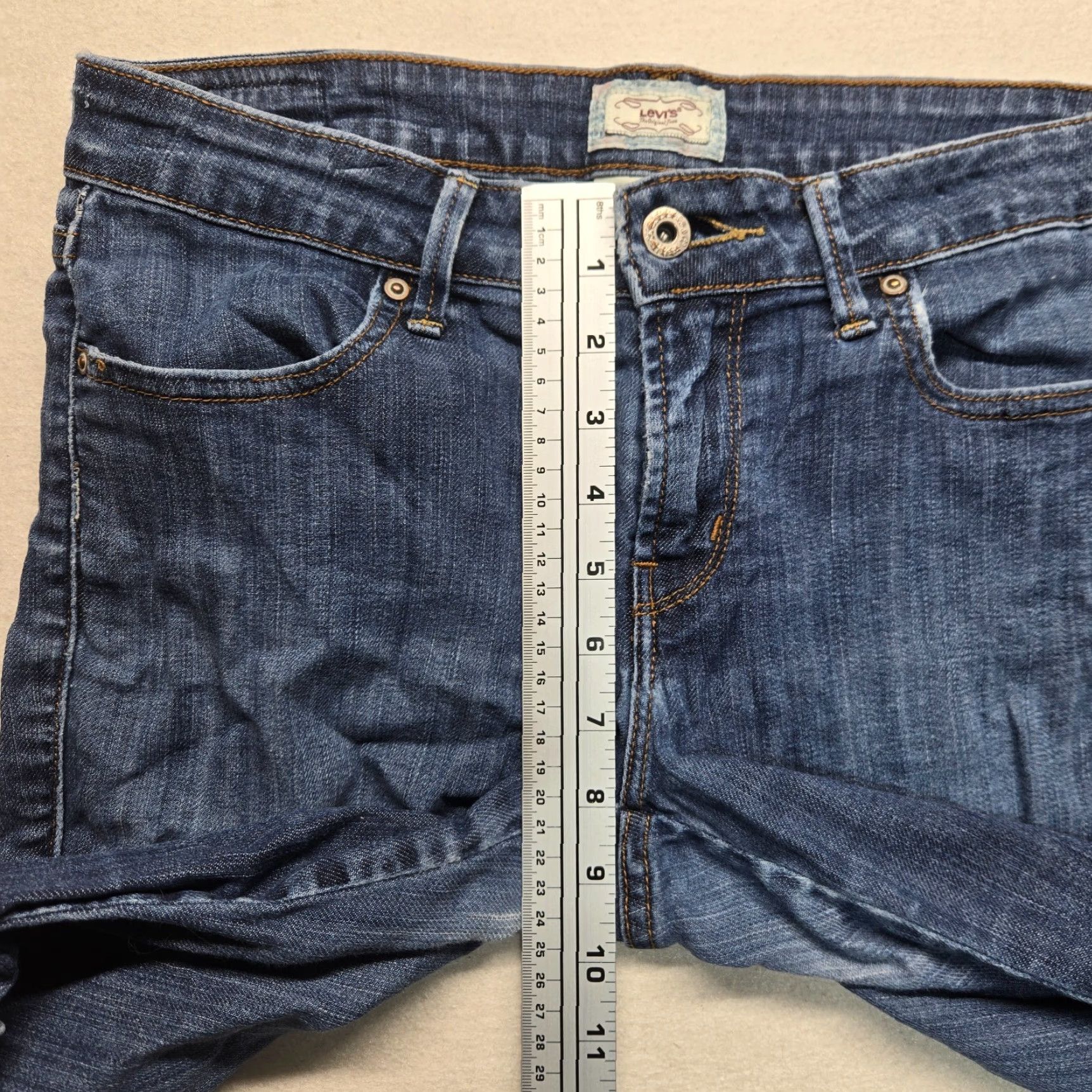 Levi's VINTAGE Levi's Bermuda Shorts Women 6 Denim Cuffed Hem 90s Casual | Blue Size 28" / US 6 / IT 42 - 7 Thumbnail
