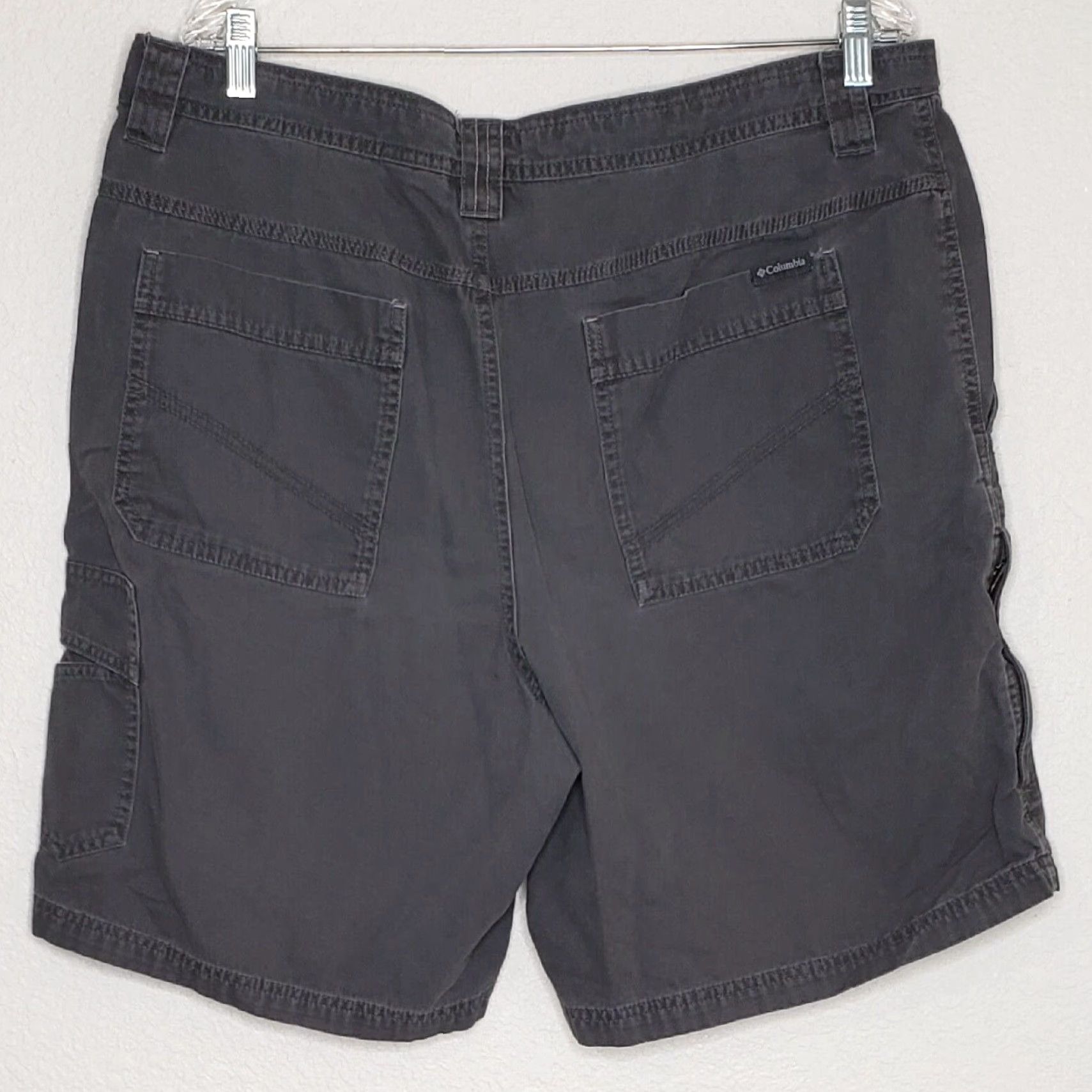 Vintage Columbia Shorts 38 Dark Green OMNI-SHIELD Cotton Flat Front Carpenter Chino Mens Casual Workwear Pants Size US 38 / EU 54 - 2 Thumbnail