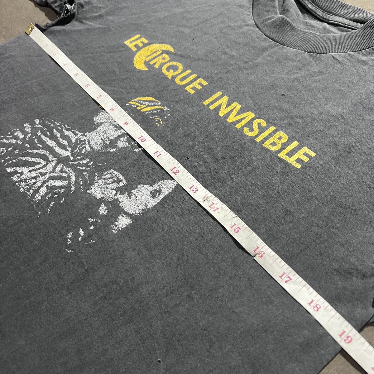 Vintage 90s The Invisible Circus Movie Tee Distressed Faded Thrashed Size US S / EU 44-46 / 1 - 15 Thumbnail