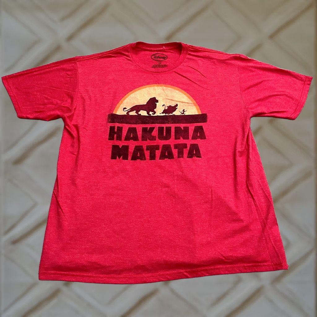 Disney Disney Lion King Hakuna Matata T-Shirt Women 2X Red Crew Neck Graphic Casual Tee Size XXL / US 16-18 / IT 52-54 - 1 Thumbnail