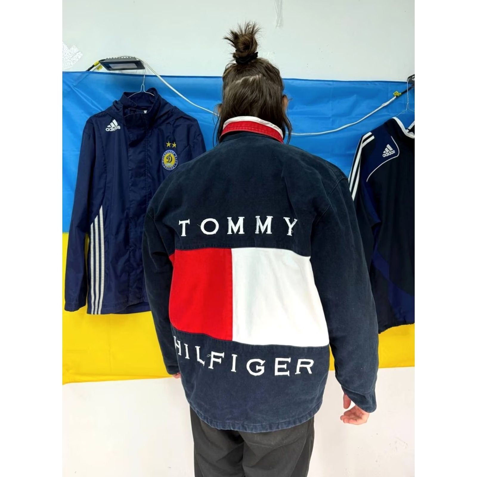 Tommy Hilfiger VINTAGE Tommy Hilfiger Denim Jacket 90s Big Logo USA Y2K Men Size L Blue Jackets Mens Size US L / EU 52-54 / 3 - 2 Thumbnail
