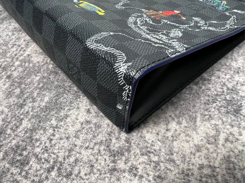 Louis Vuitton Louis Vuitton Map Limited Clutch bag Size ONE SIZE - 4 Thumbnail
