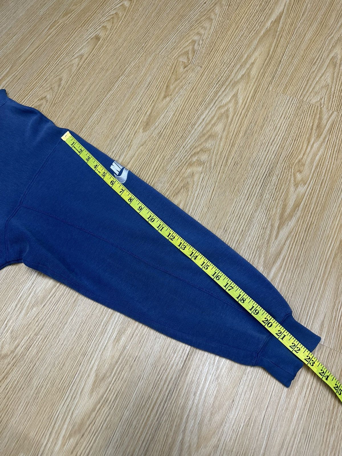 Nike Rare Nike Spellout Crewneck Faded Vintage Z59 Size US M / EU 48-50 / 2 - 8 Thumbnail