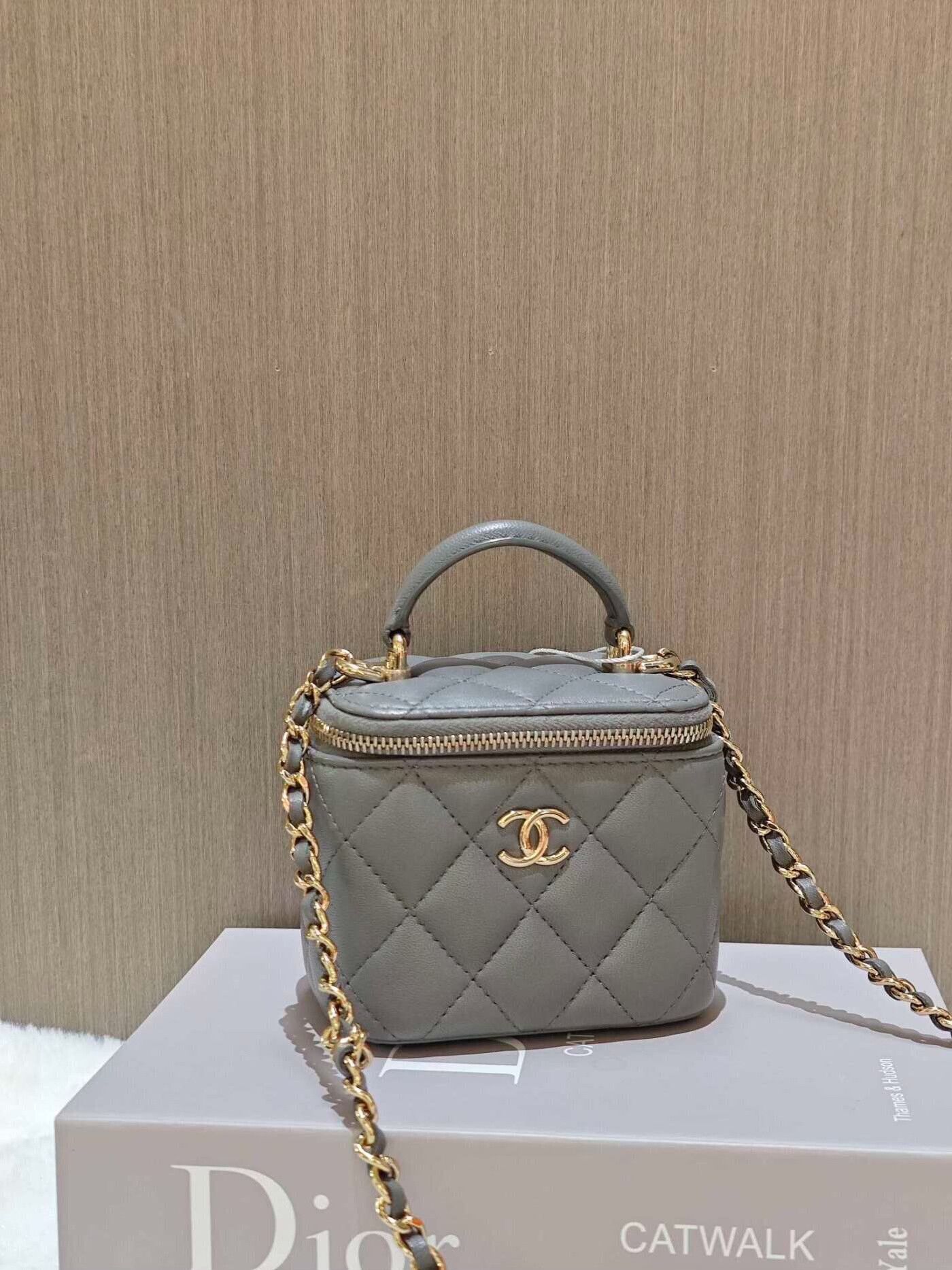 Chanel Pre-loved Bag Very good condition Size ONE SIZE - 1 Thumbnail