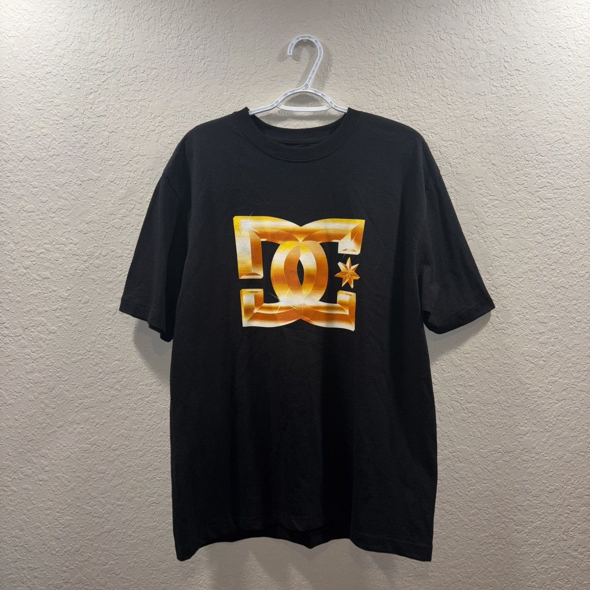 DC DC Shoes Tee Gold big logo Size US L / EU 52-54 / 3 - 1 Thumbnail
