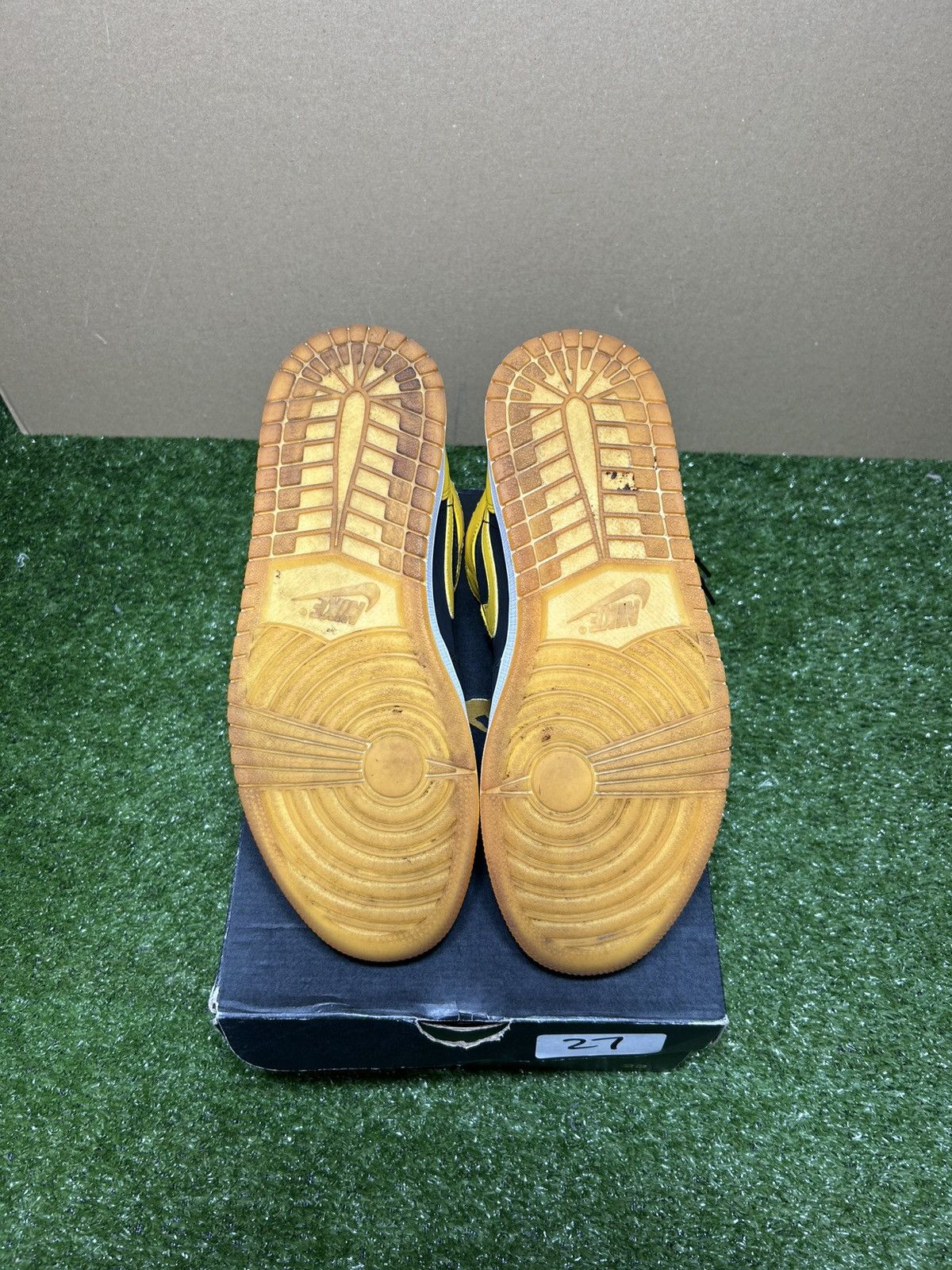 Jordan Brand Jordan 1 Mid New Love 2017 Size US 8.5 / EU 41-42 - 10 Thumbnail