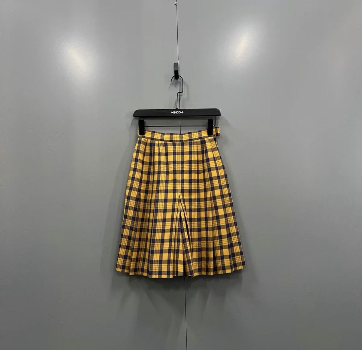 Dior Dior Yellow and Black Plaid Pleated Shorts J41 Size 26" / US 2 / IT 38 - 1 Thumbnail