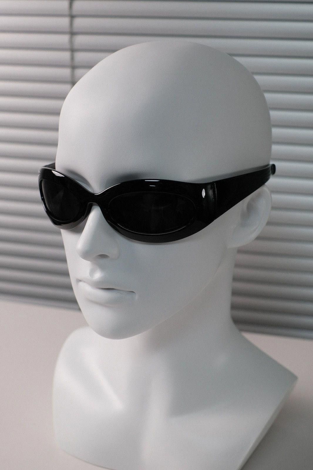 Japanese Brand Vtg Y2K Avant Garde Sunglasses Black Unisex One Size Size ONE SIZE - 4 Thumbnail