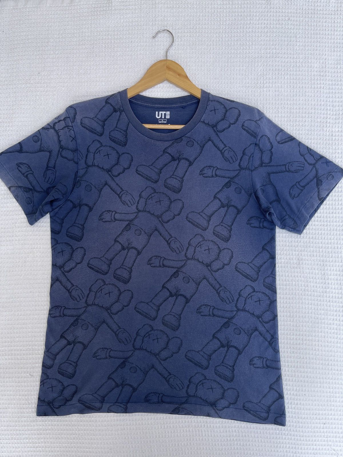 Kaws Last Drop🔥Rare🔥Kaws X Uniqlo T-Shirt Size US L / EU 52-54 / 3 - 9 Thumbnail