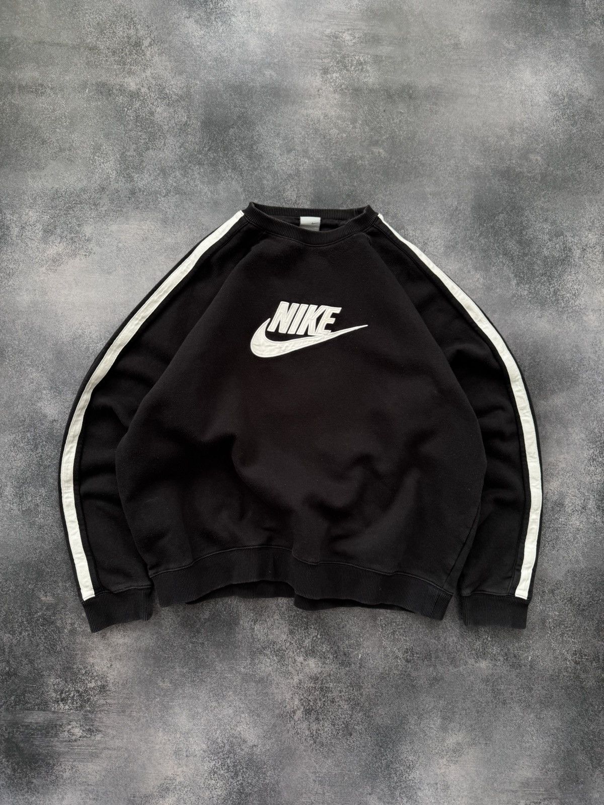 Nike Vintage Nike Big Logo Baggy Crewneck Sweatshirt y2k swoosh Size US XL / EU 56 / 4 - 1 Thumbnail