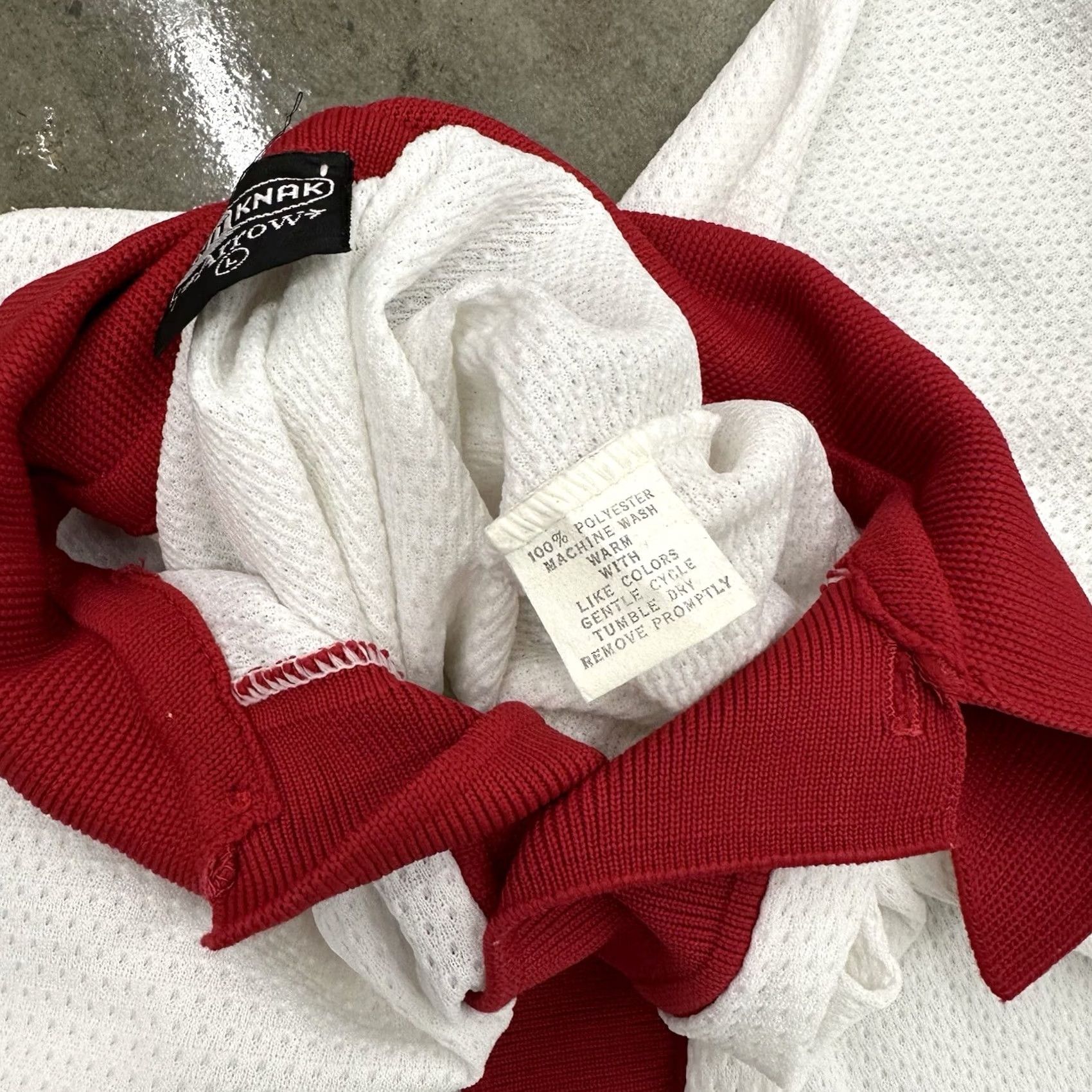 Arrow VINTAGE 70s Knit Knak By Arrow Polyester Polo Shirt White Red Large Mens Polo/Rugby Vintage 1970s Rockabilly Shirt Size US L / EU 52-54 / 3 - 4 Thumbnail