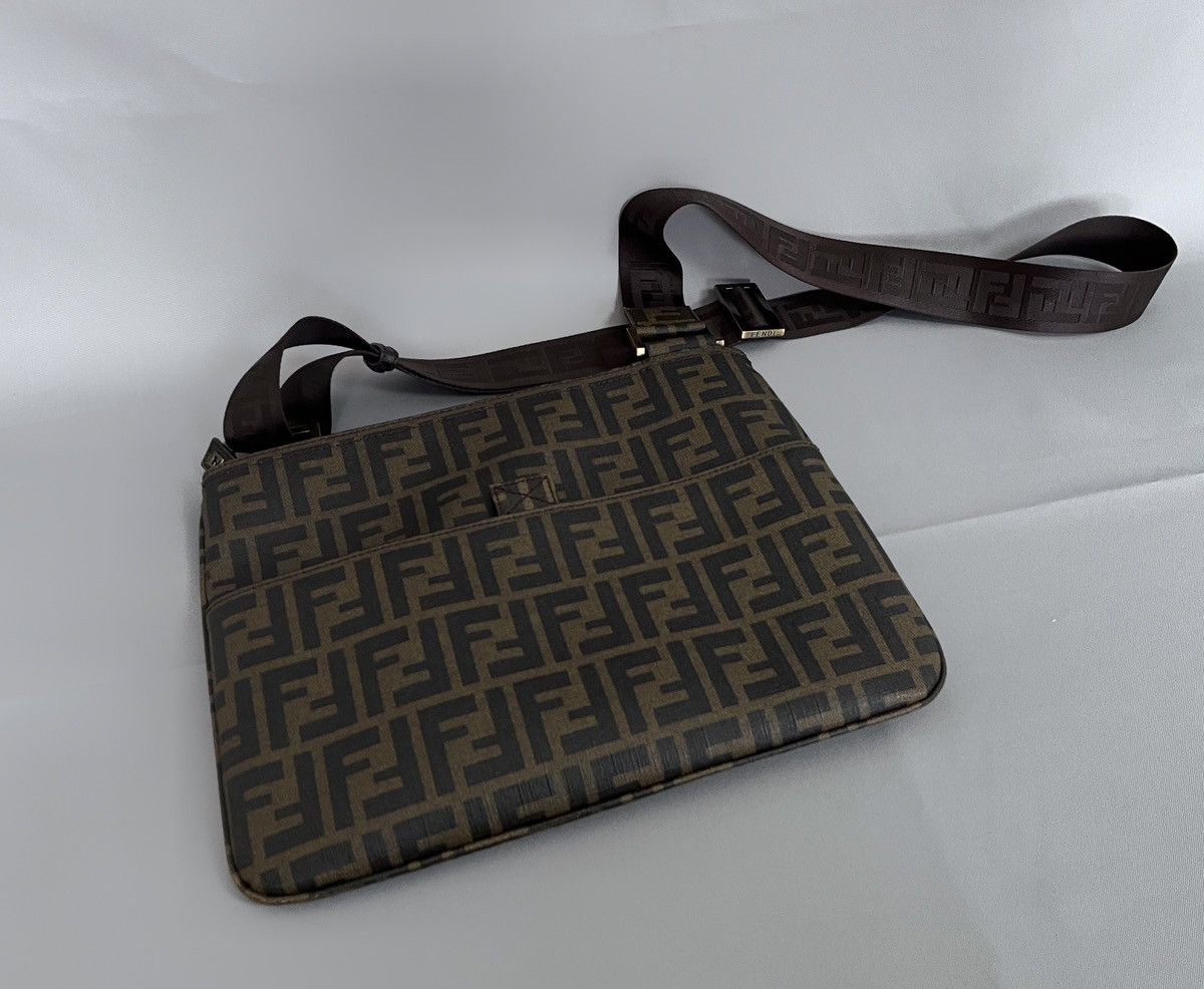 Fendi FENDI FF Monogram Canvas Messenger Bag. Size ONE SIZE - 8 Thumbnail