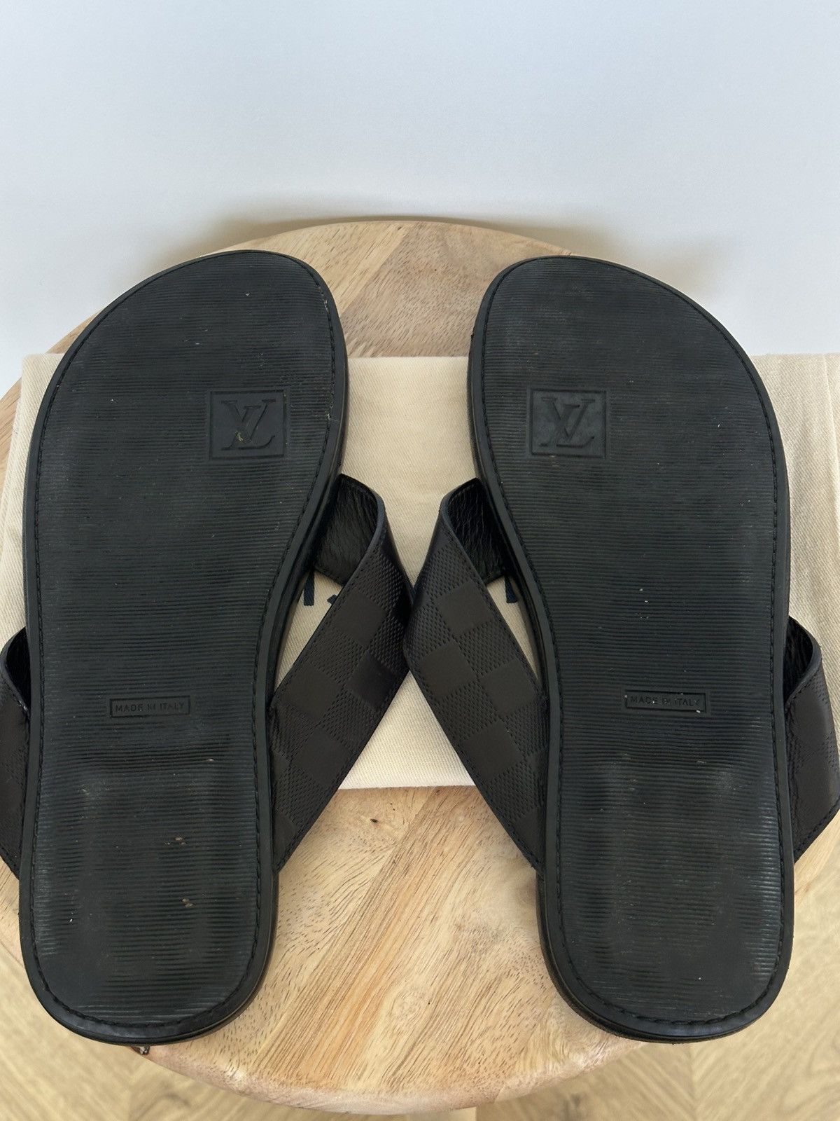Designer × Louis Vuitton Louis Vuitton leather flip flops sandals metal logo Size US 7 / EU 40 - 13 Thumbnail