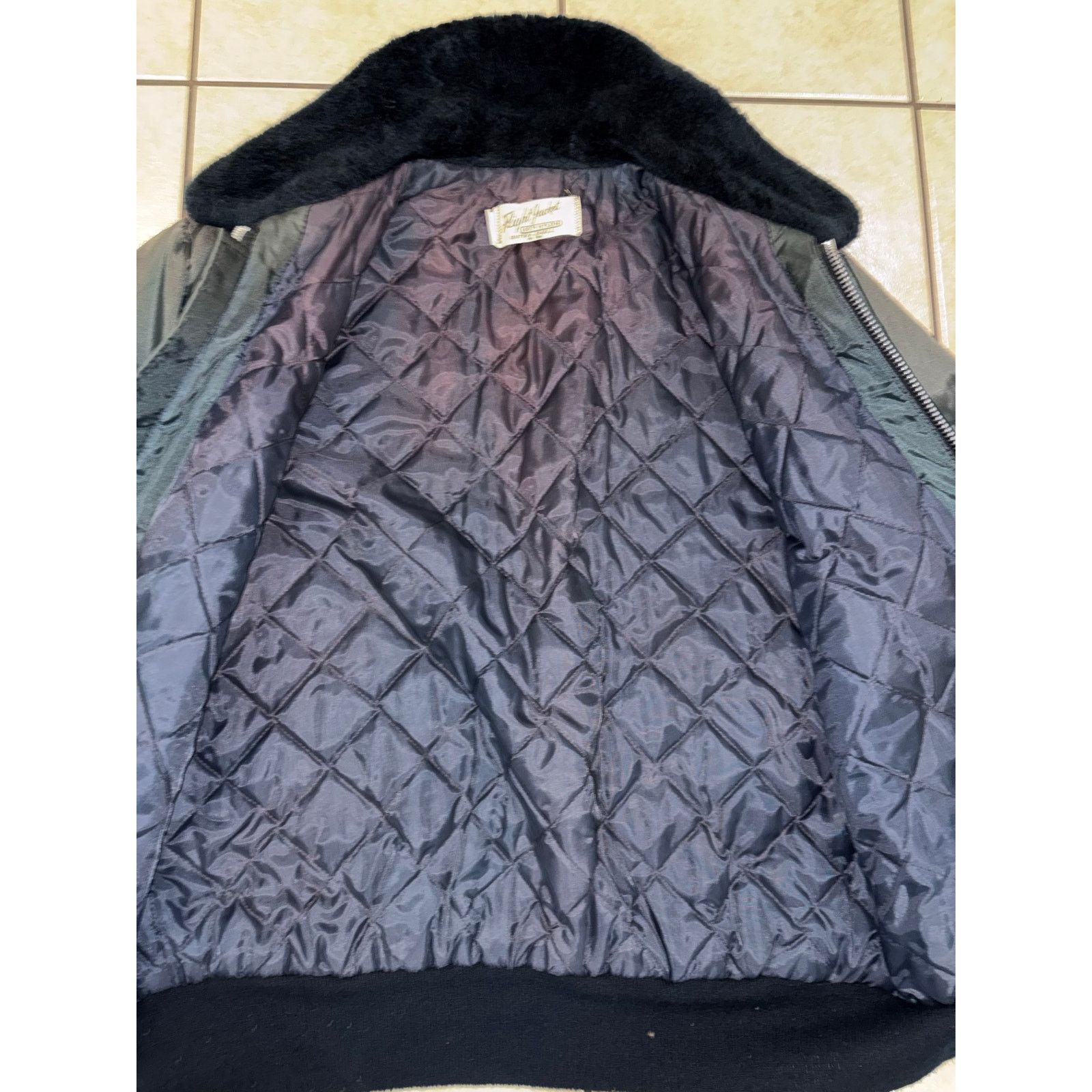 Vintage Vintage flight jacket bomber 100% Nylon navy fur collar Size US M / EU 48-50 / 2 - 4 Thumbnail