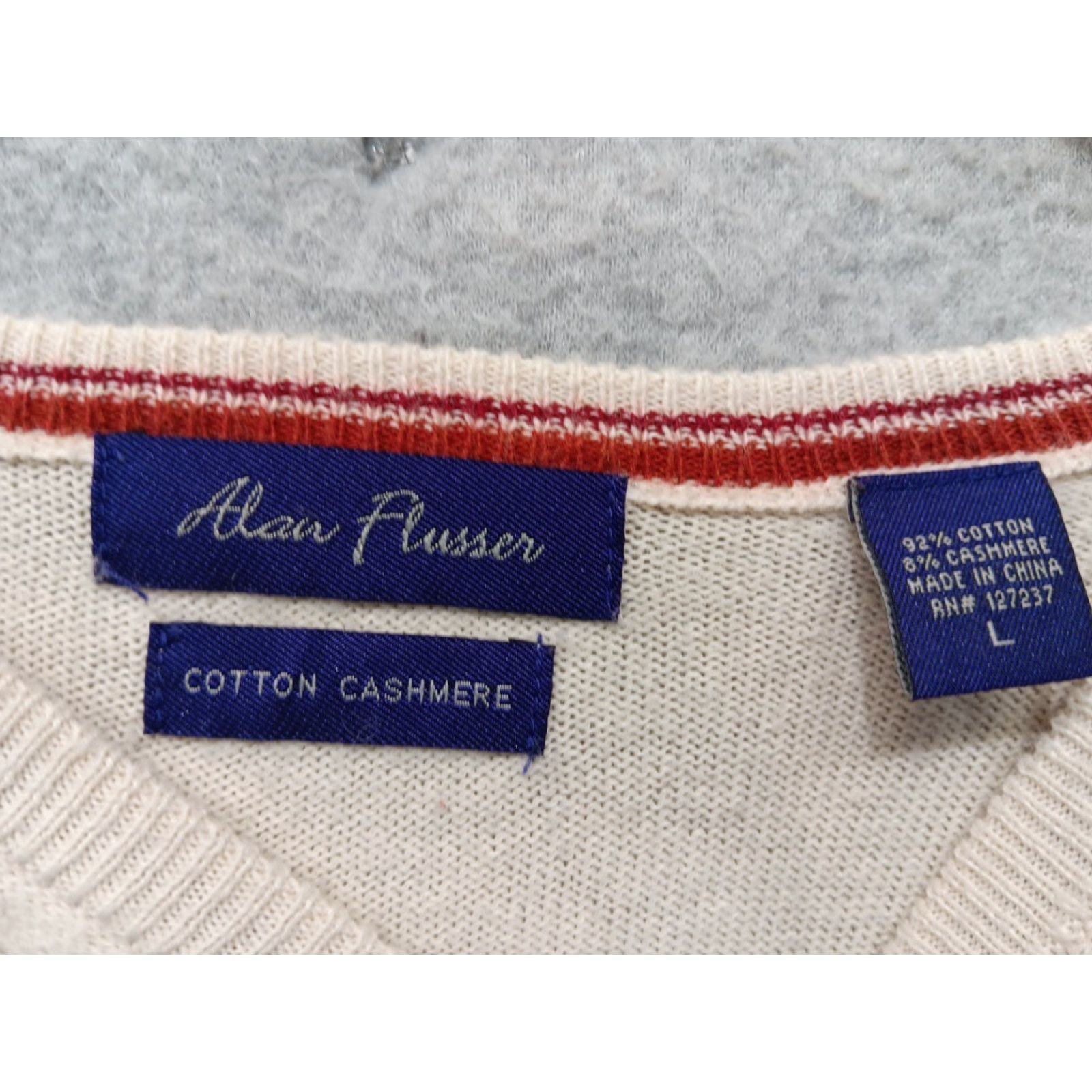 Vintage Alan Flusser Sweater Pullover Men's L Beige V-Neck Cashmere Blend Knit Tight-V-Neck Luxury All Seasons Shirt? Size US L / EU 52-54 / 3 - 3 Thumbnail