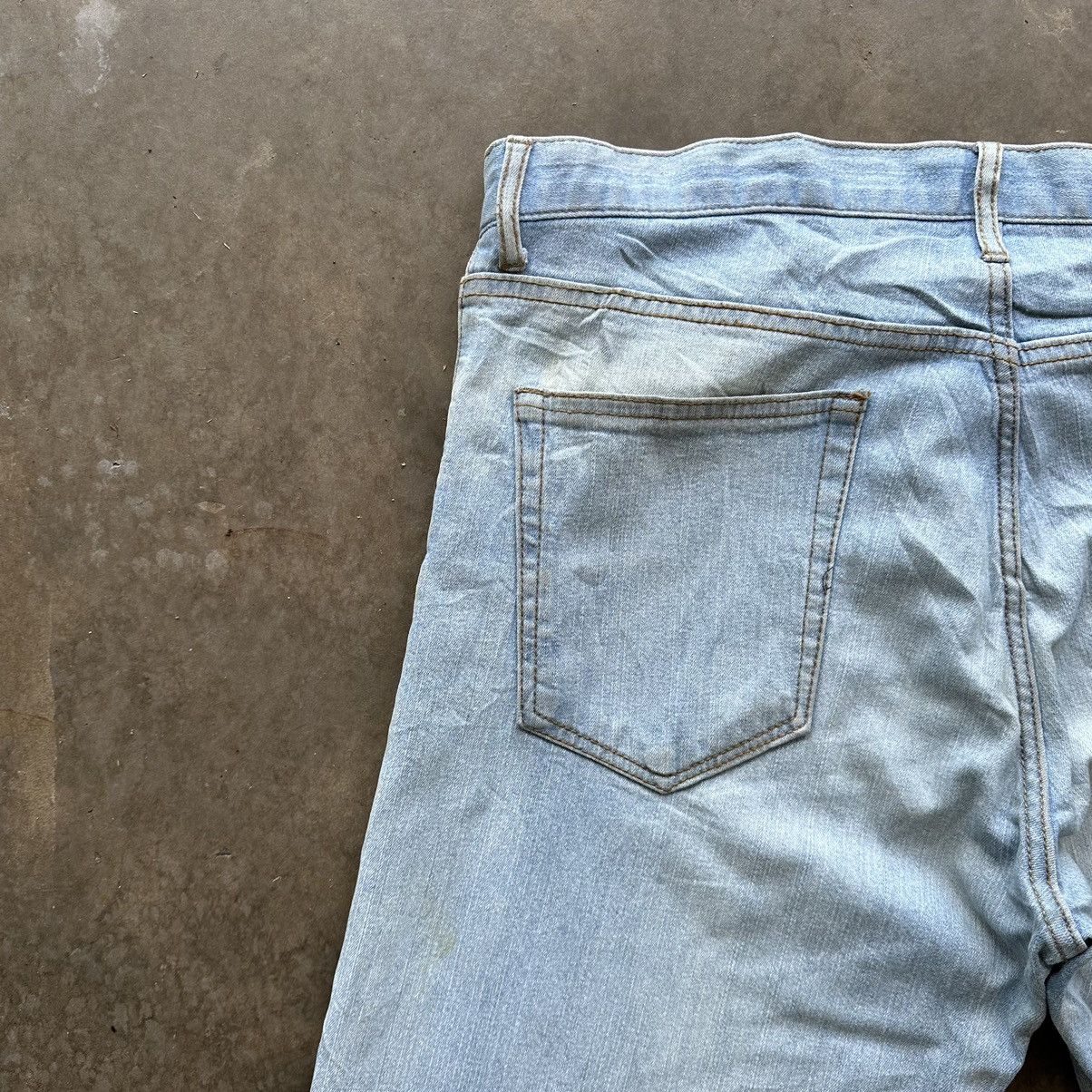 Japanese Brand × Jean × Vintage Vintage Hanes Lightwash Distressed Faded Denim Jean Pant W36 Size US 36 / EU 52 - 14 Thumbnail