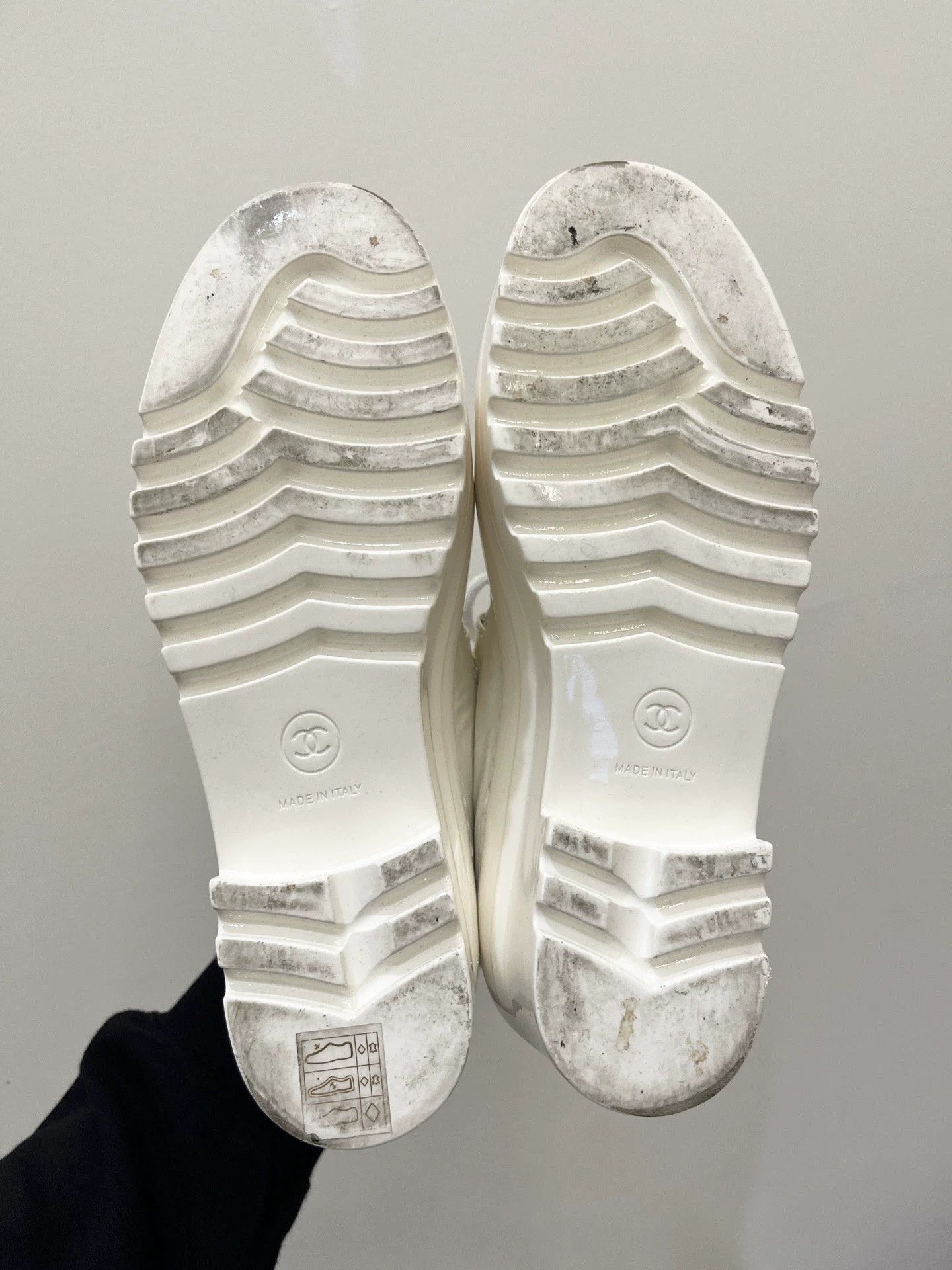 Chanel Chanel white platform boots 37 (glue, discolor, sole wear) Size US 6.5 / IT 36.5 - 5 Thumbnail
