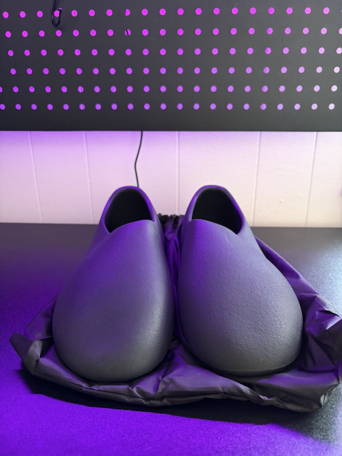 Yeezy Yeezy SL-01 Size US 10 / EU 43 - 2 Thumbnail